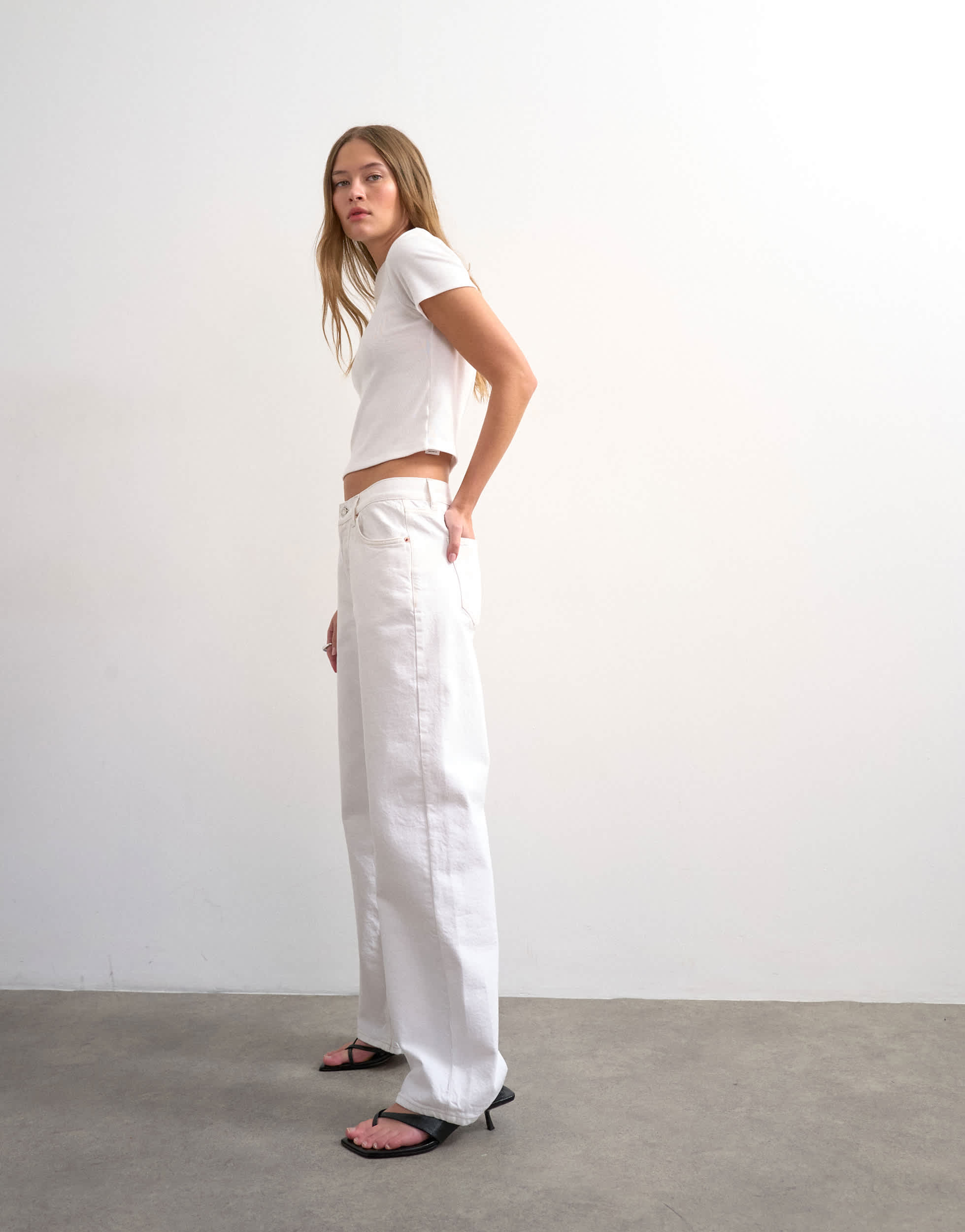 Topshop Ember low rise relaxed straight jean in white
