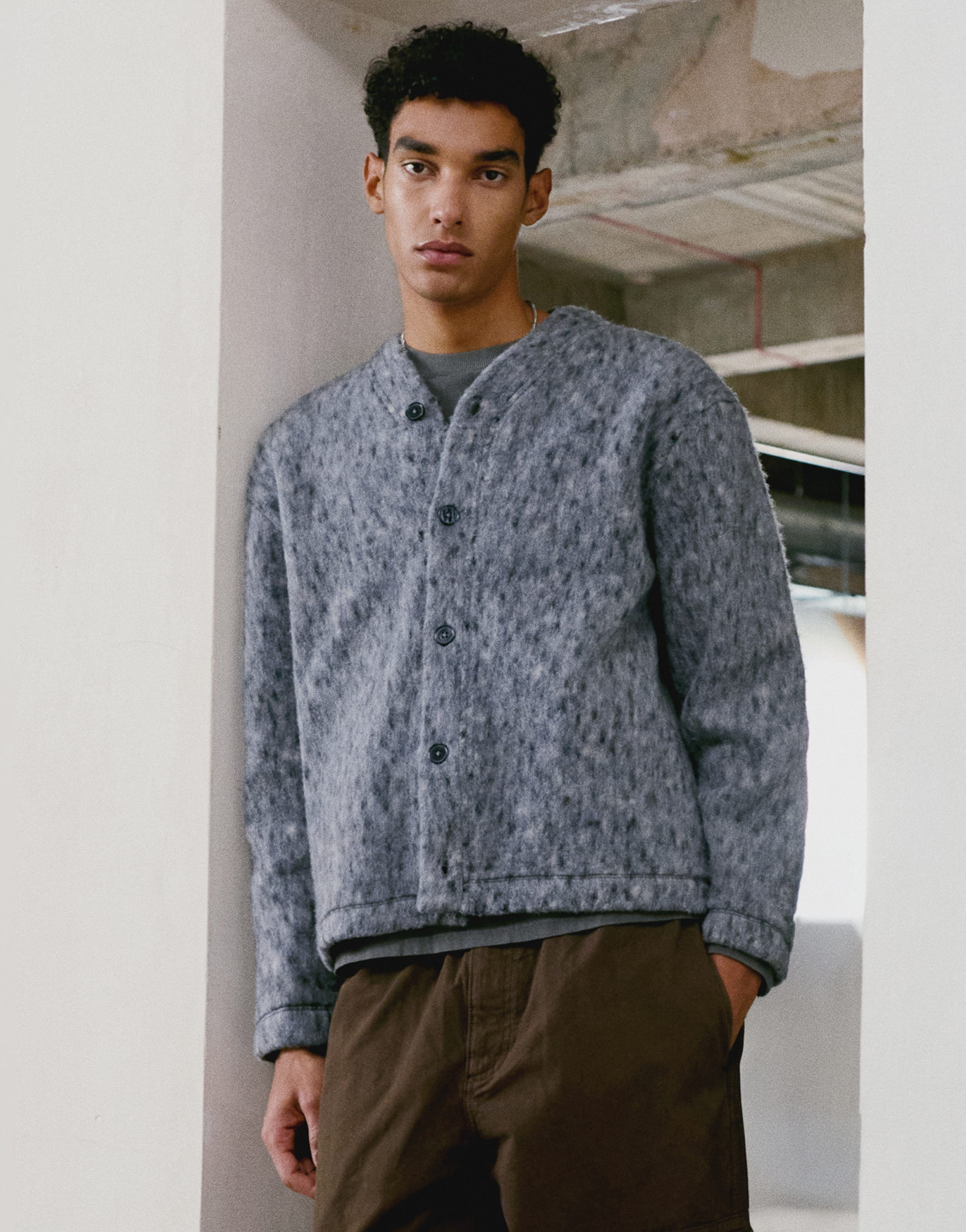 Topman Strickjacke aus Wollmischung mit Leopardenmuster und Textur in Grau
