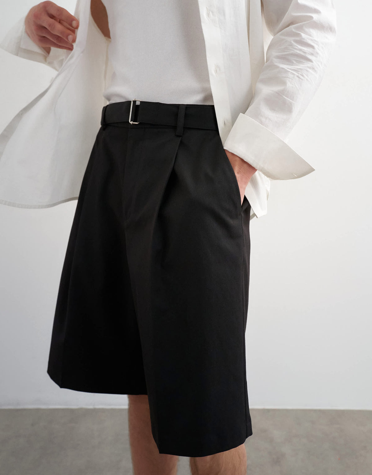 Topman wide leg belted twill short in black