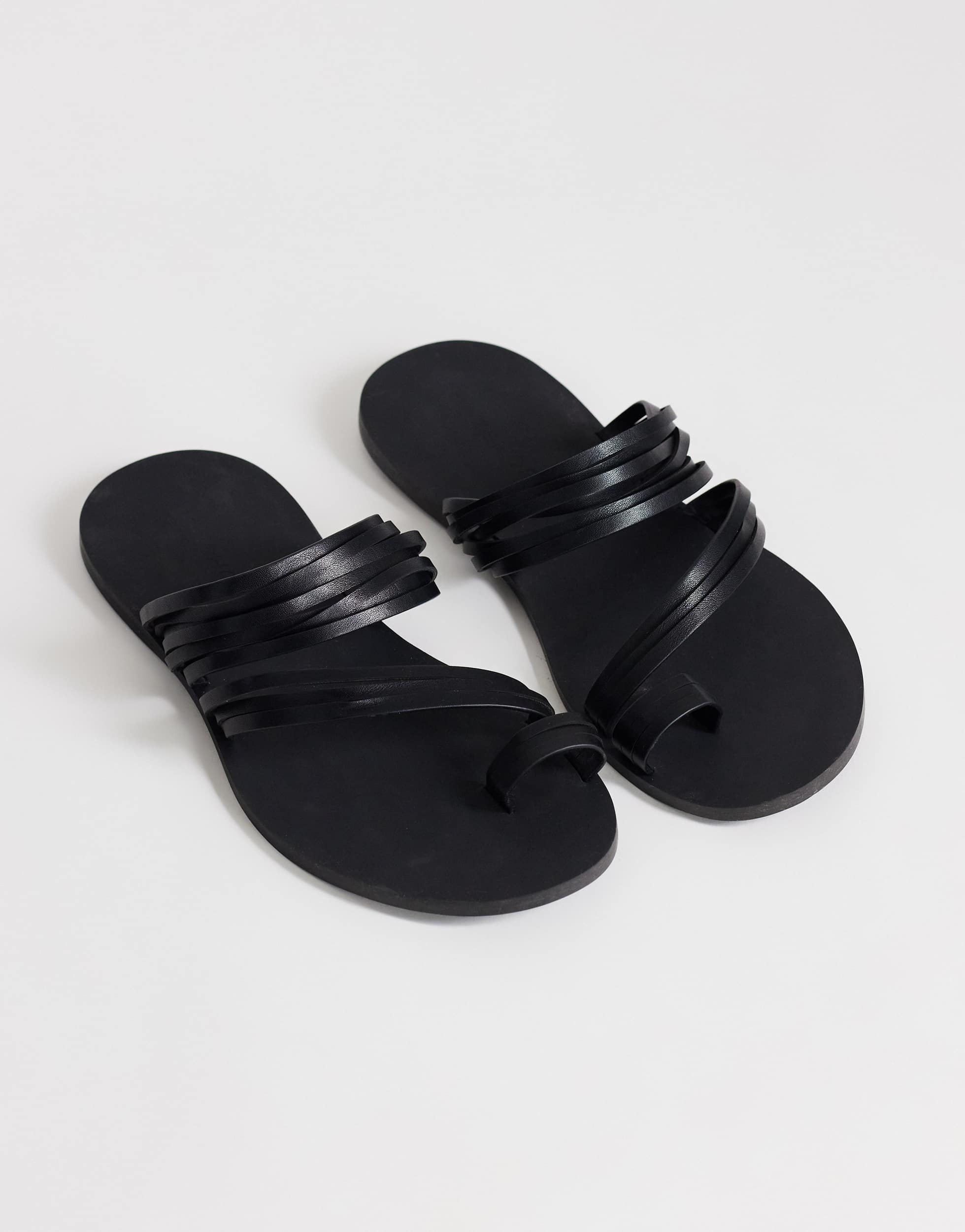 Sandales noires à brides et boucle d'orteil Maeve de Topshop