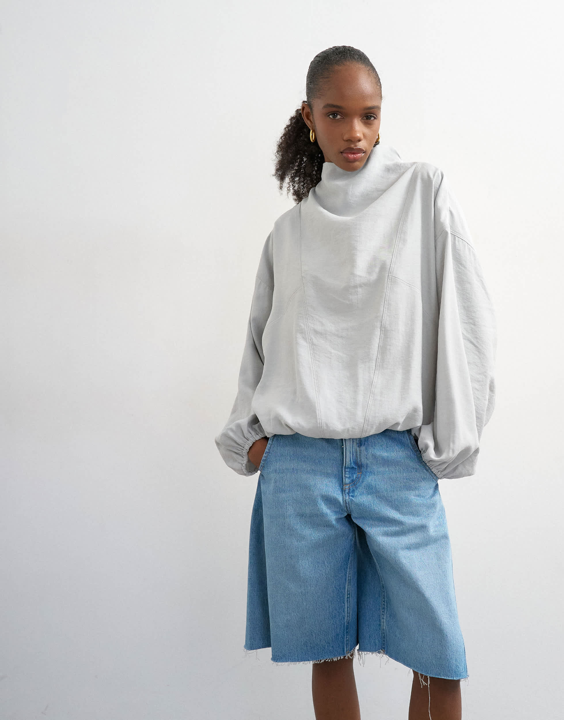 Topshop Langarmshirt mit Ziernähten und Bündchen in Grau
