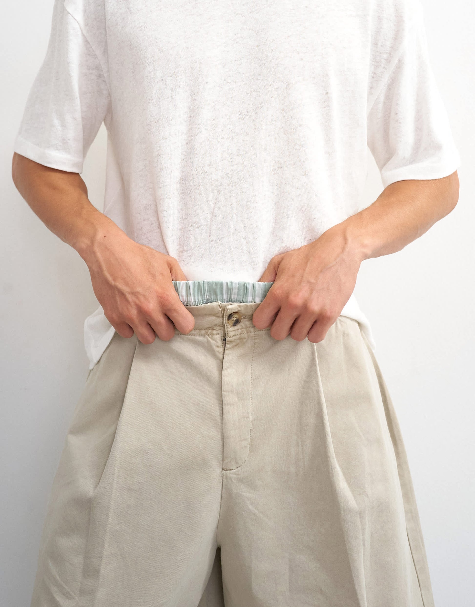 Topman wide leg twill bermuda short with pronounced pleat in stone