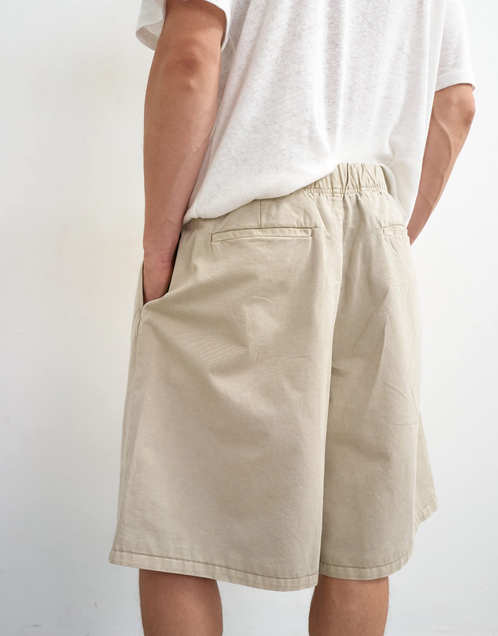 Topman wide leg twill bermuda short with pronounced pleat in stone