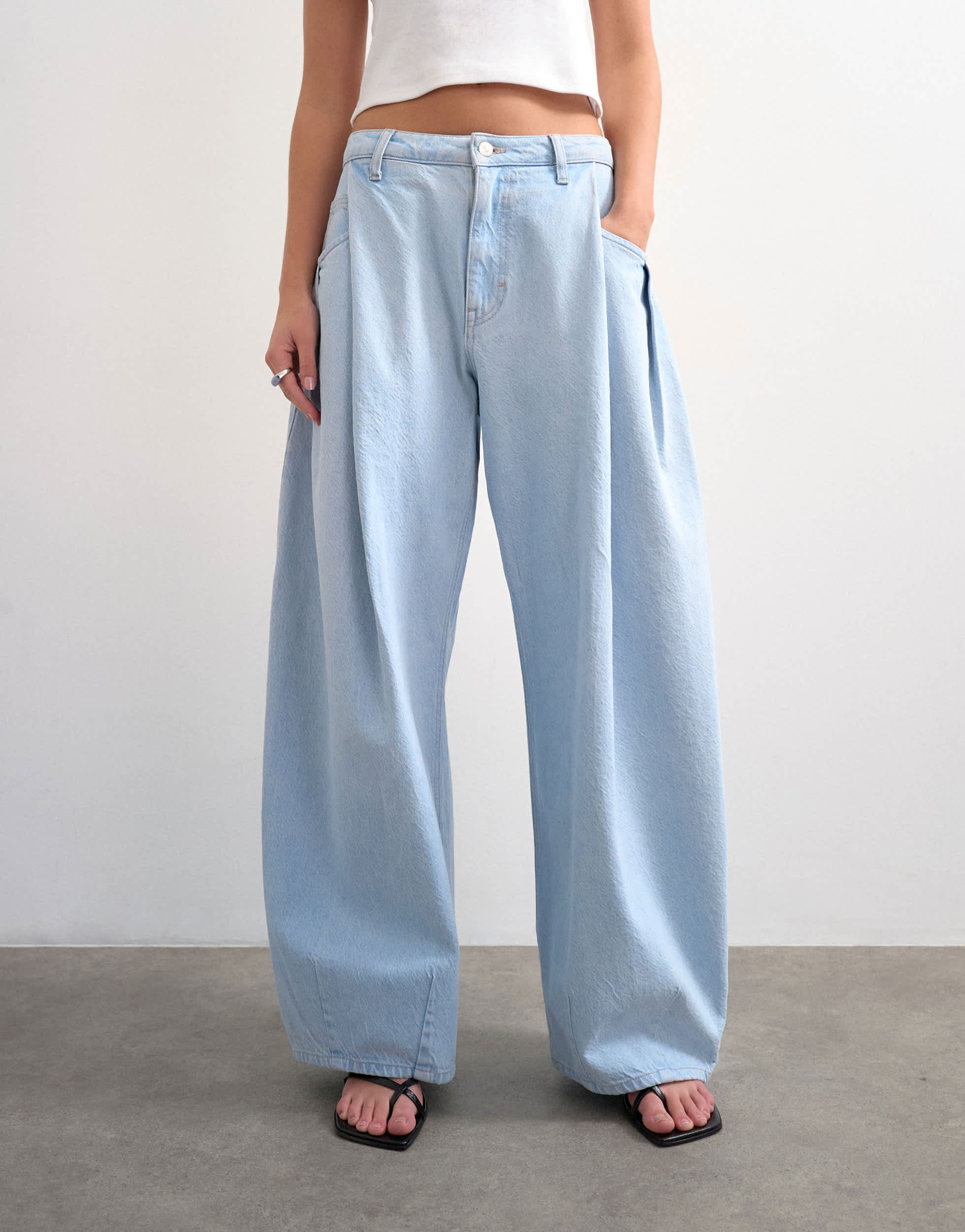 Topshop Cocoon mid rise barrel jean in super bleach