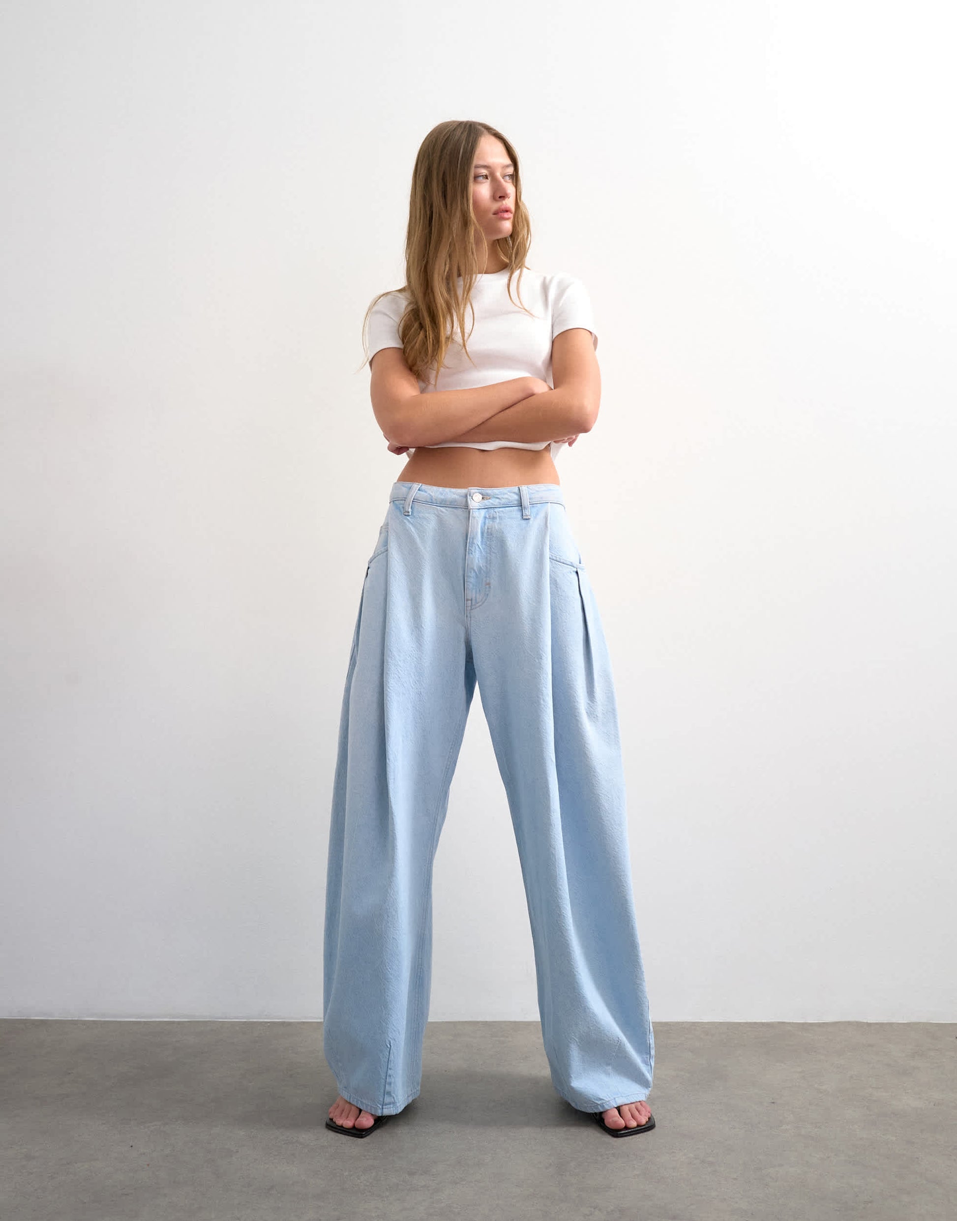 Topshop Cocoon mid rise barrel jean in super bleach