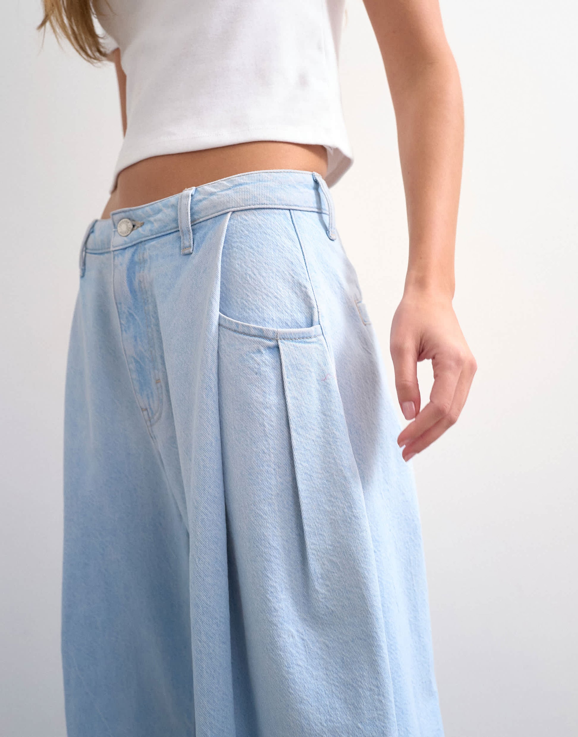 Topshop Cocoon mid rise barrel jean in super bleach
