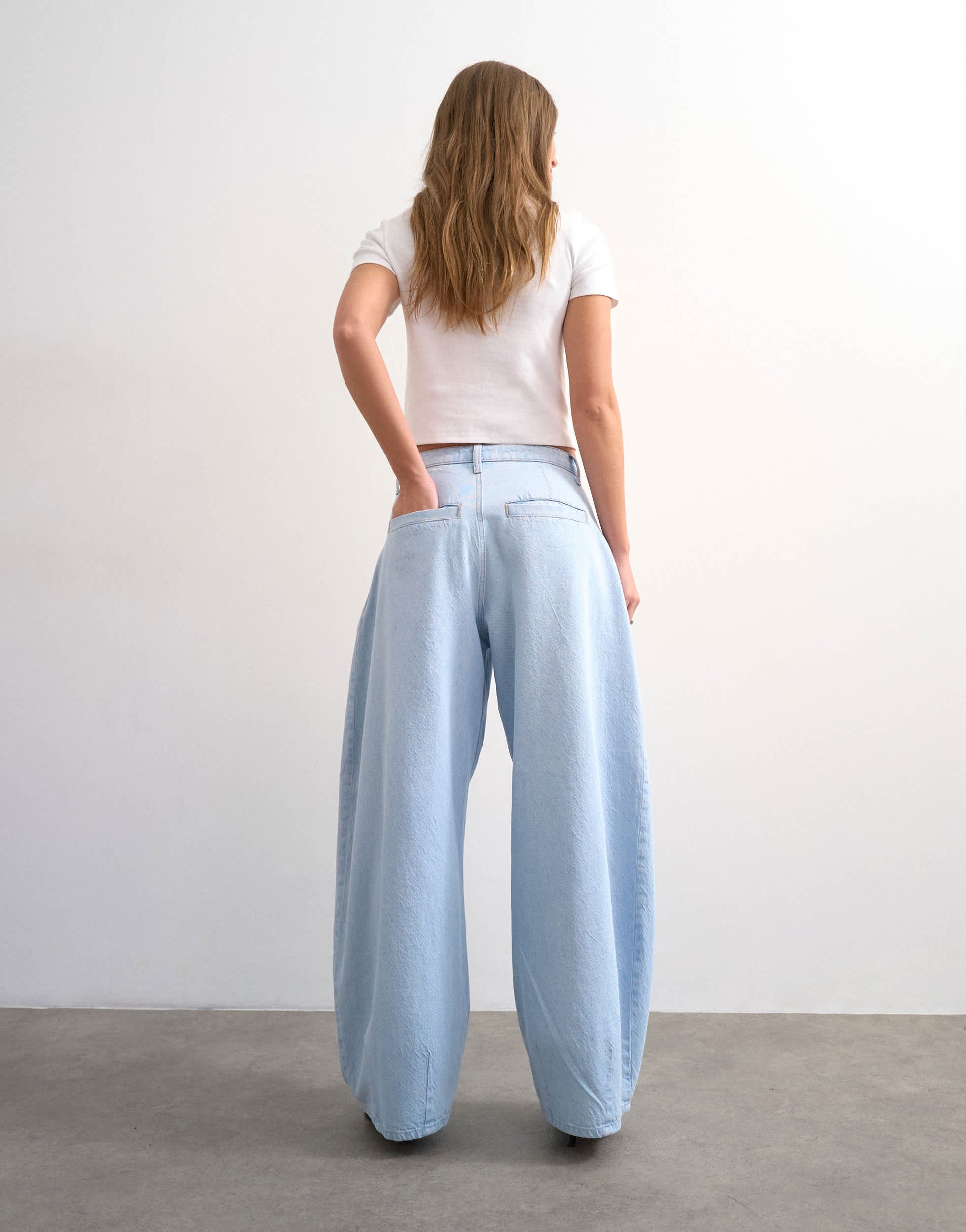 Topshop Cocoon mid rise barrel jean in super bleach