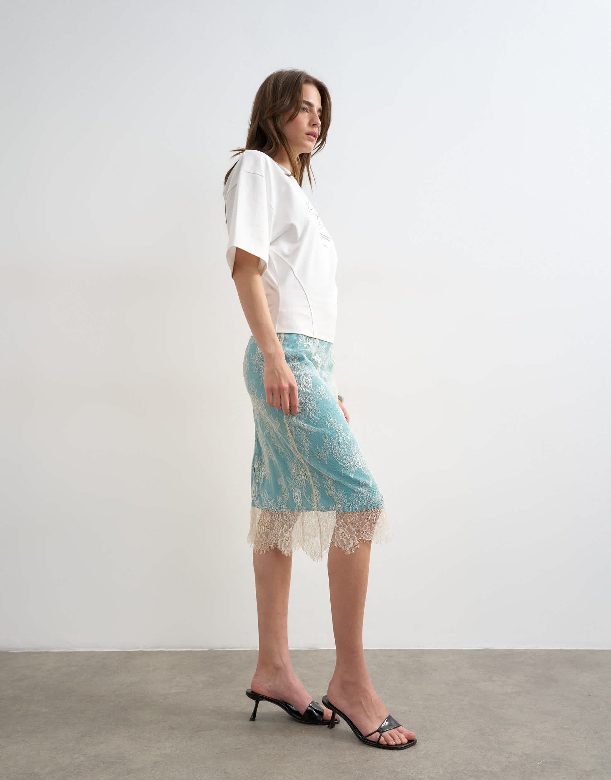 Jupe mi-longue en dentelle Topshop écru avec insert bleu