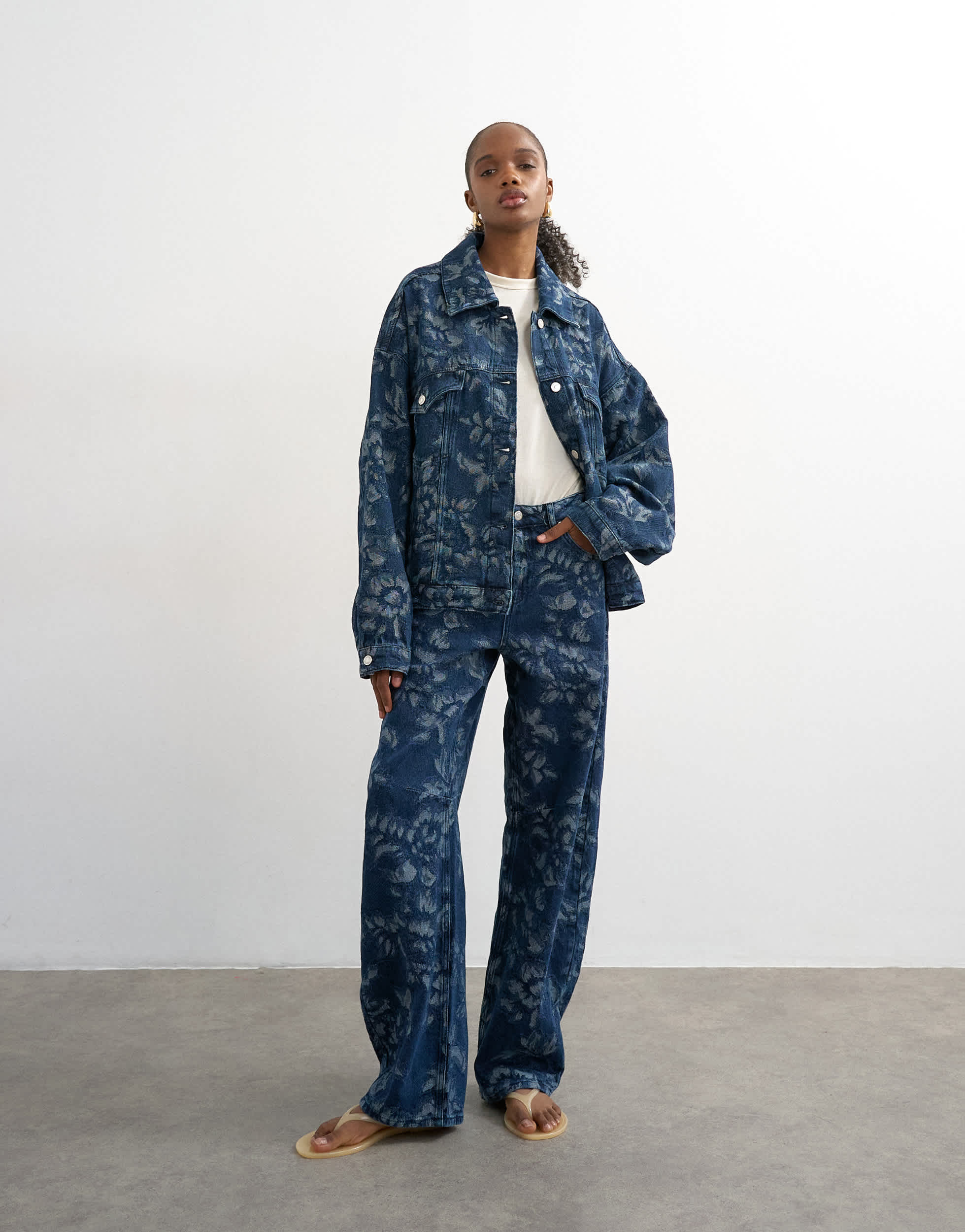 Topshop Barrel mid rise jean in jacquard floral