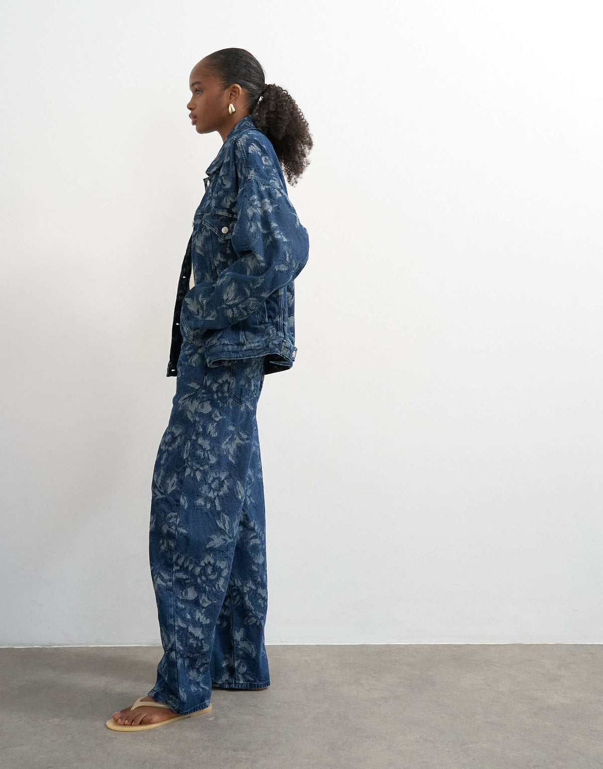 Topshop Barrel mid rise jean in jacquard floral