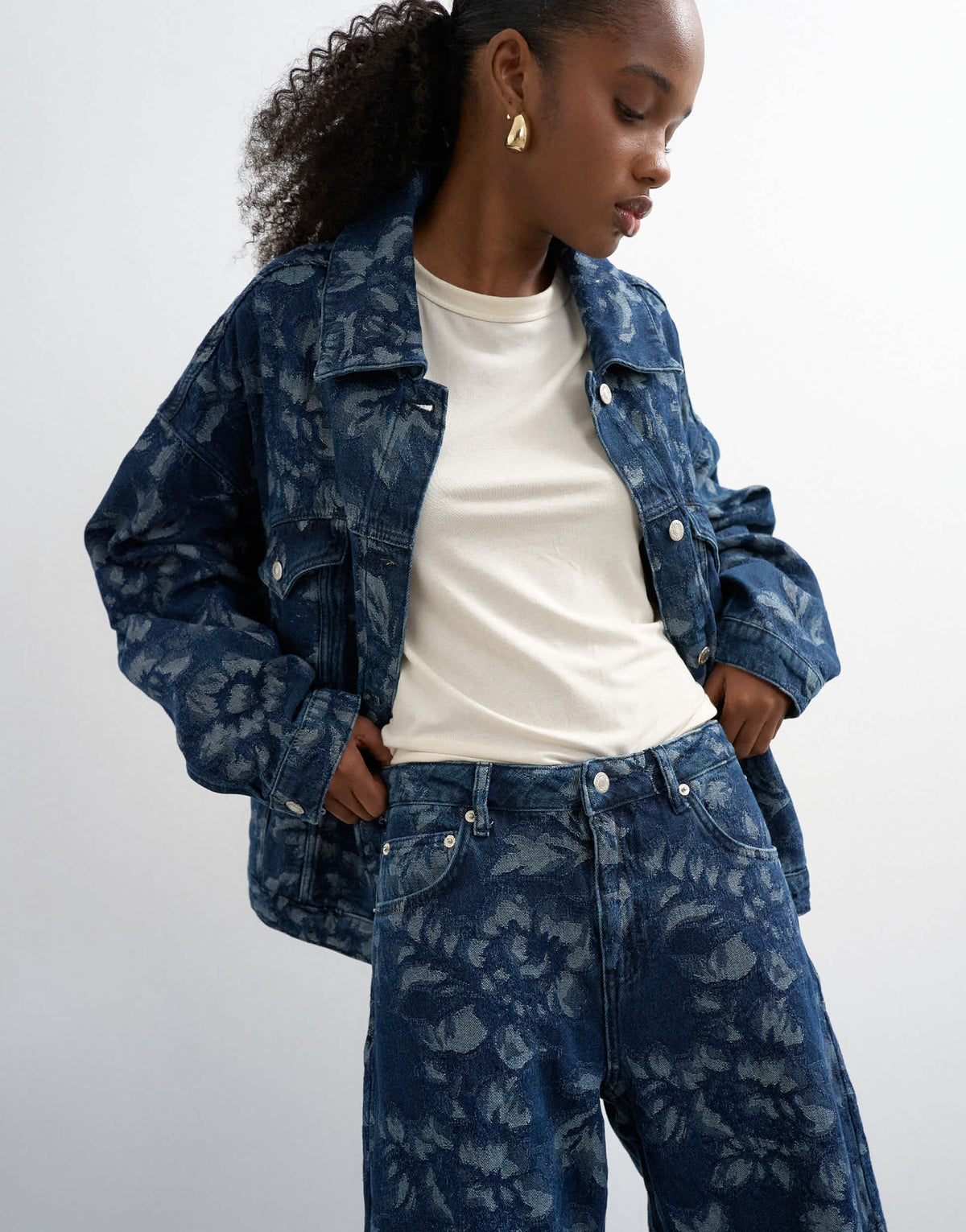 Topshop Barrel mid rise jean in jacquard floral