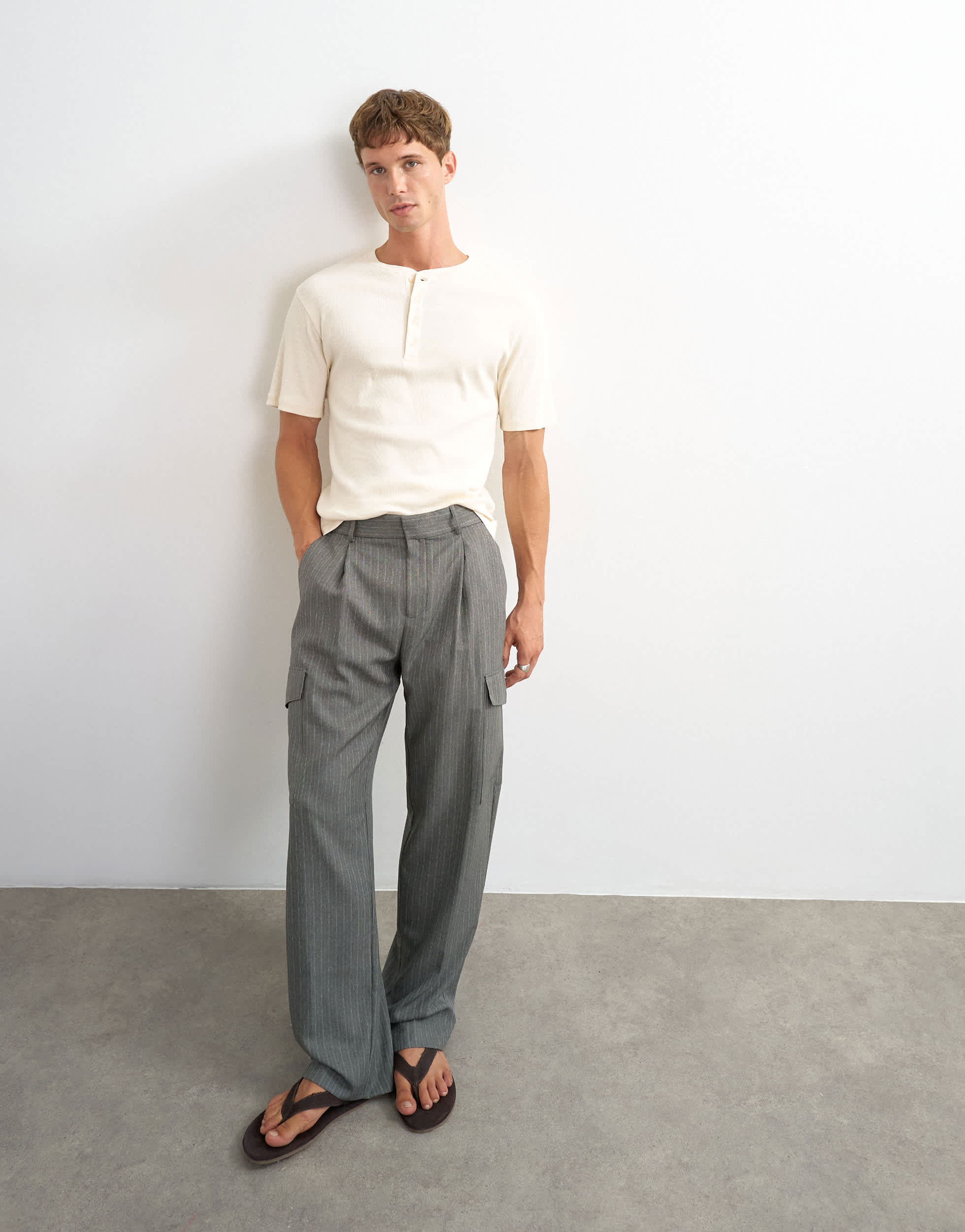 Topman Cargohose mit weitem Bein und Streifenmuster in Anthrazit