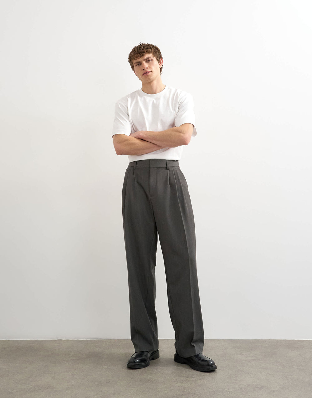 Topman Hose mit weitem Bein und Dreifachfalte in Anthrazit