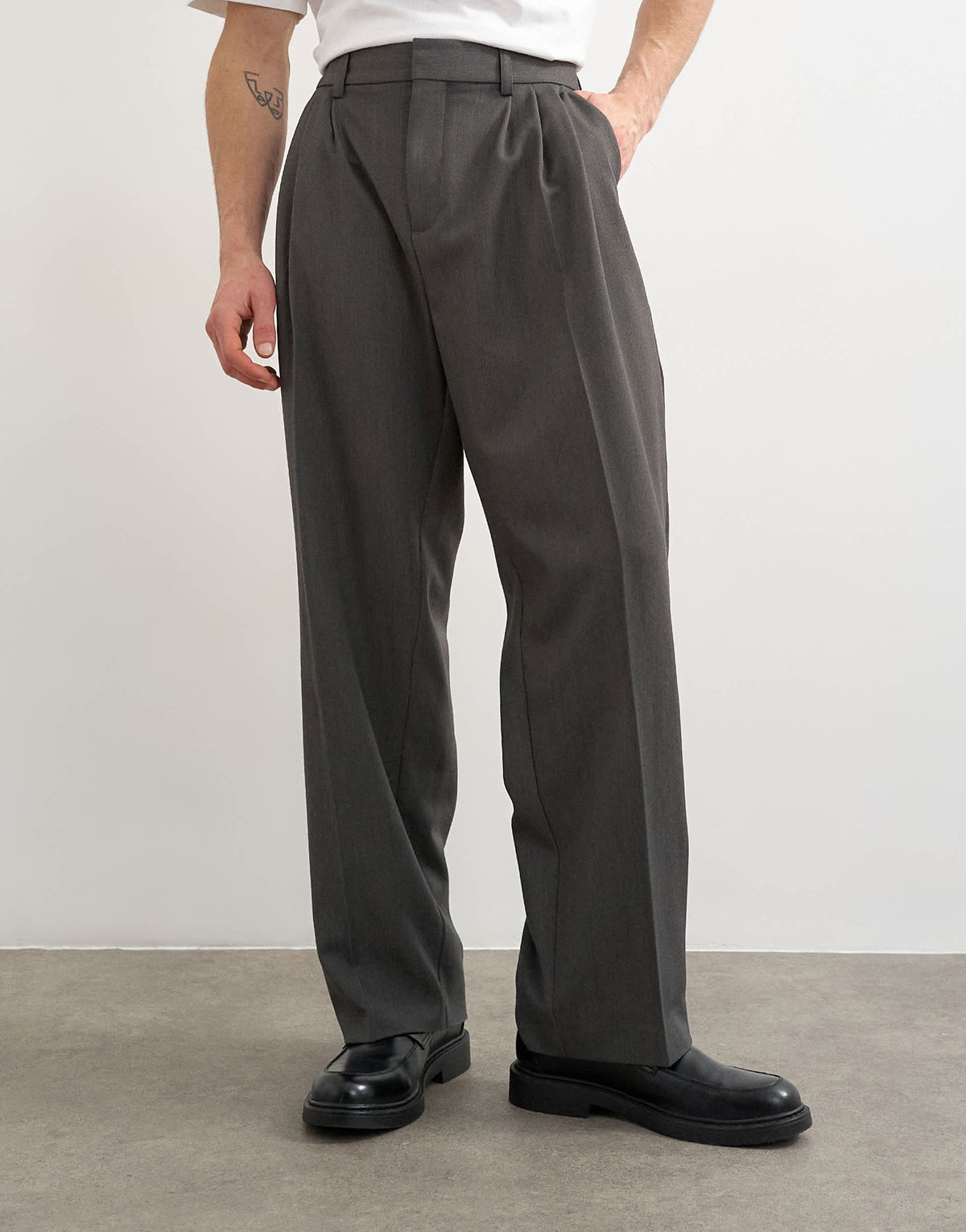 Topman wide leg triple pleated trouser in charcoal