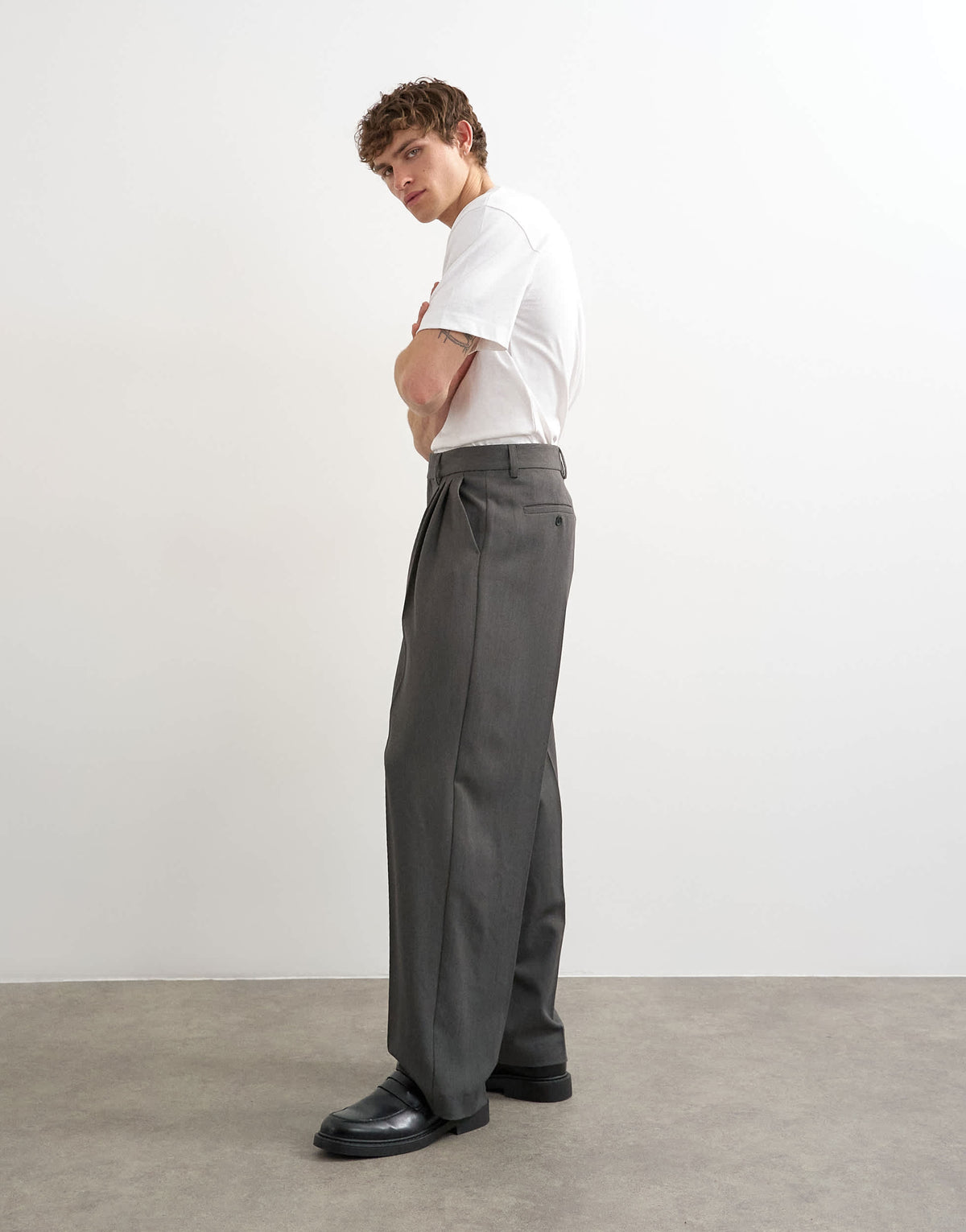 Topman wide leg triple pleated trouser in charcoal