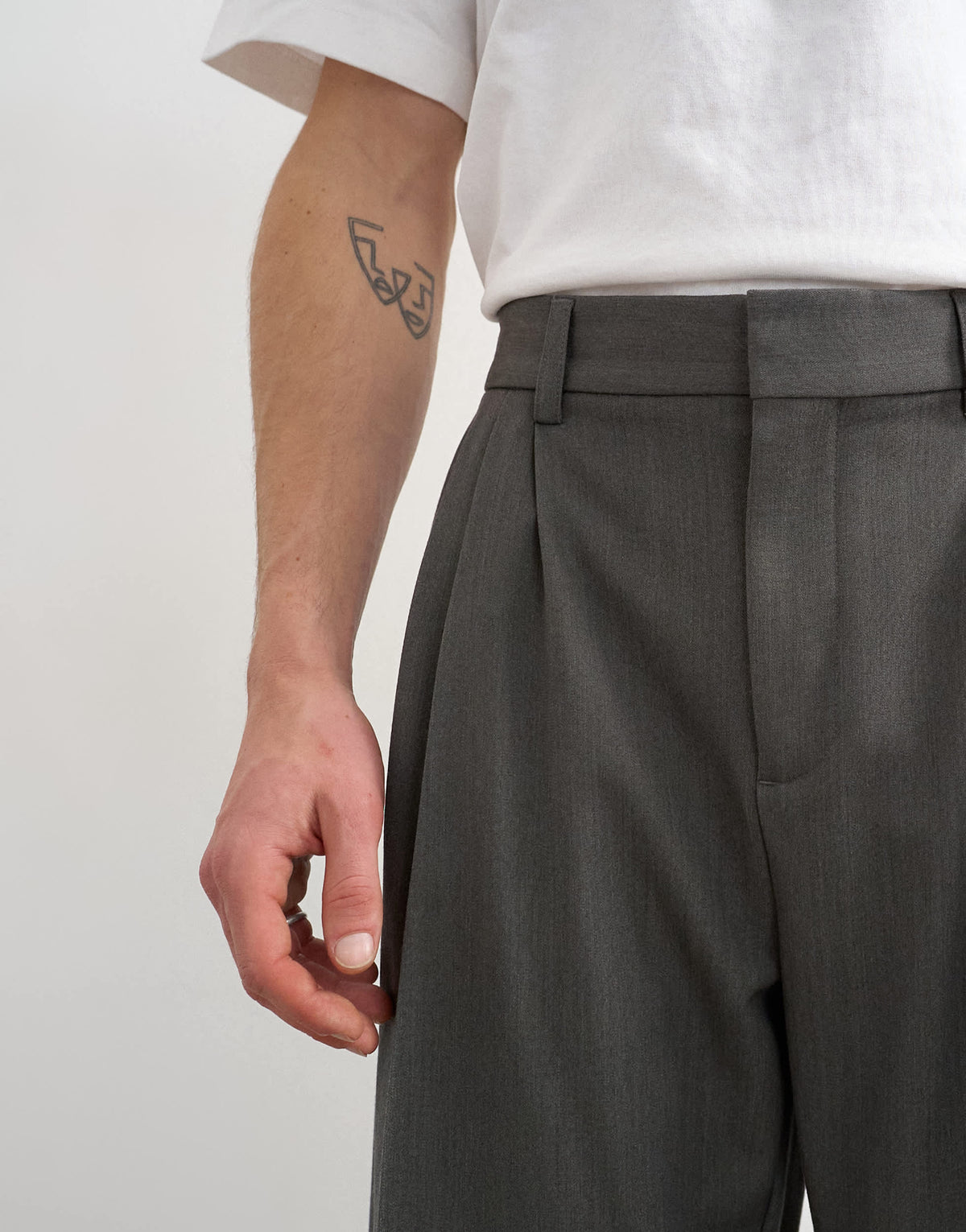 Topman wide leg triple pleated trouser in charcoal