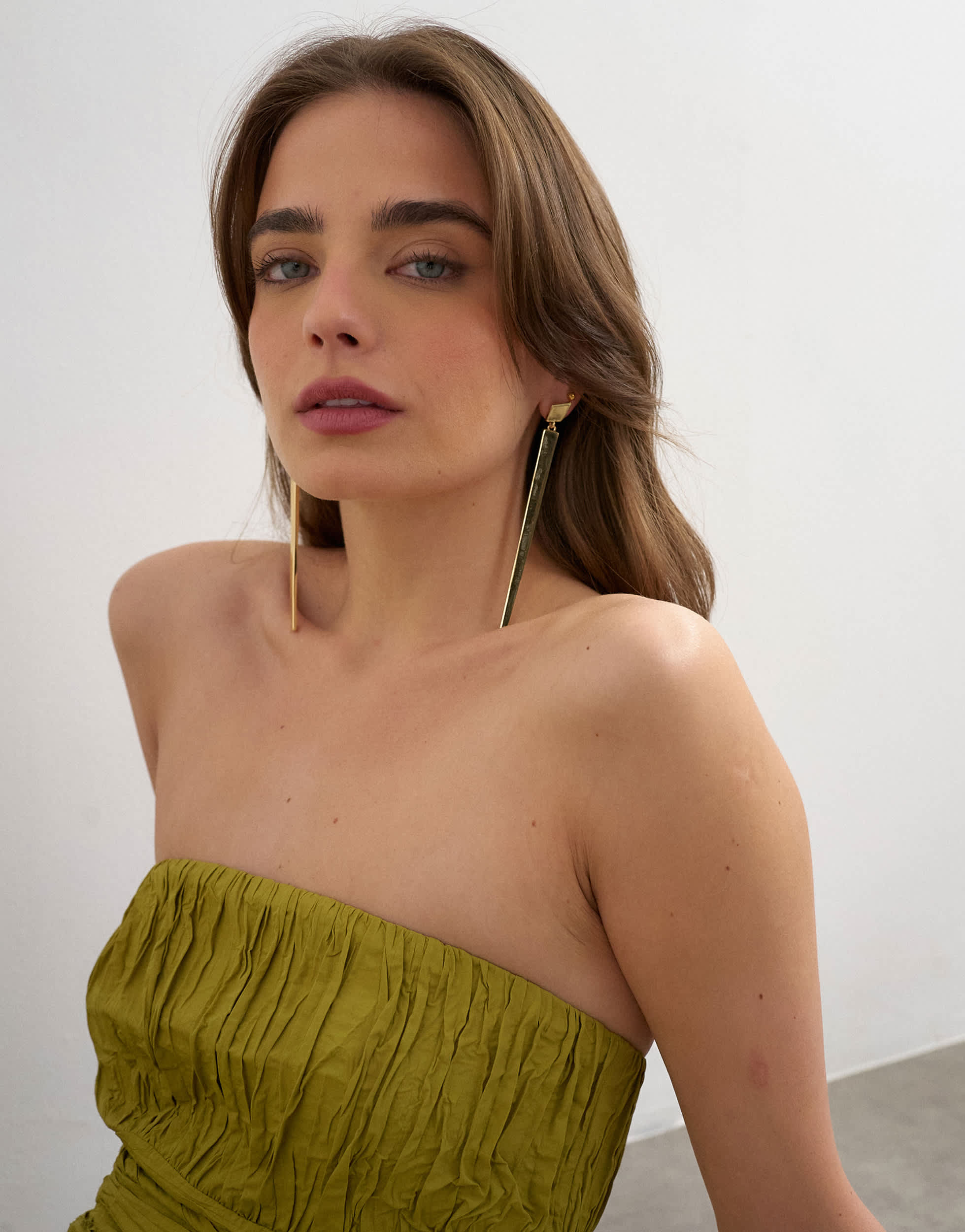 Boucles d'oreilles pendantes asymétriques Cora de Topshop, couleur or