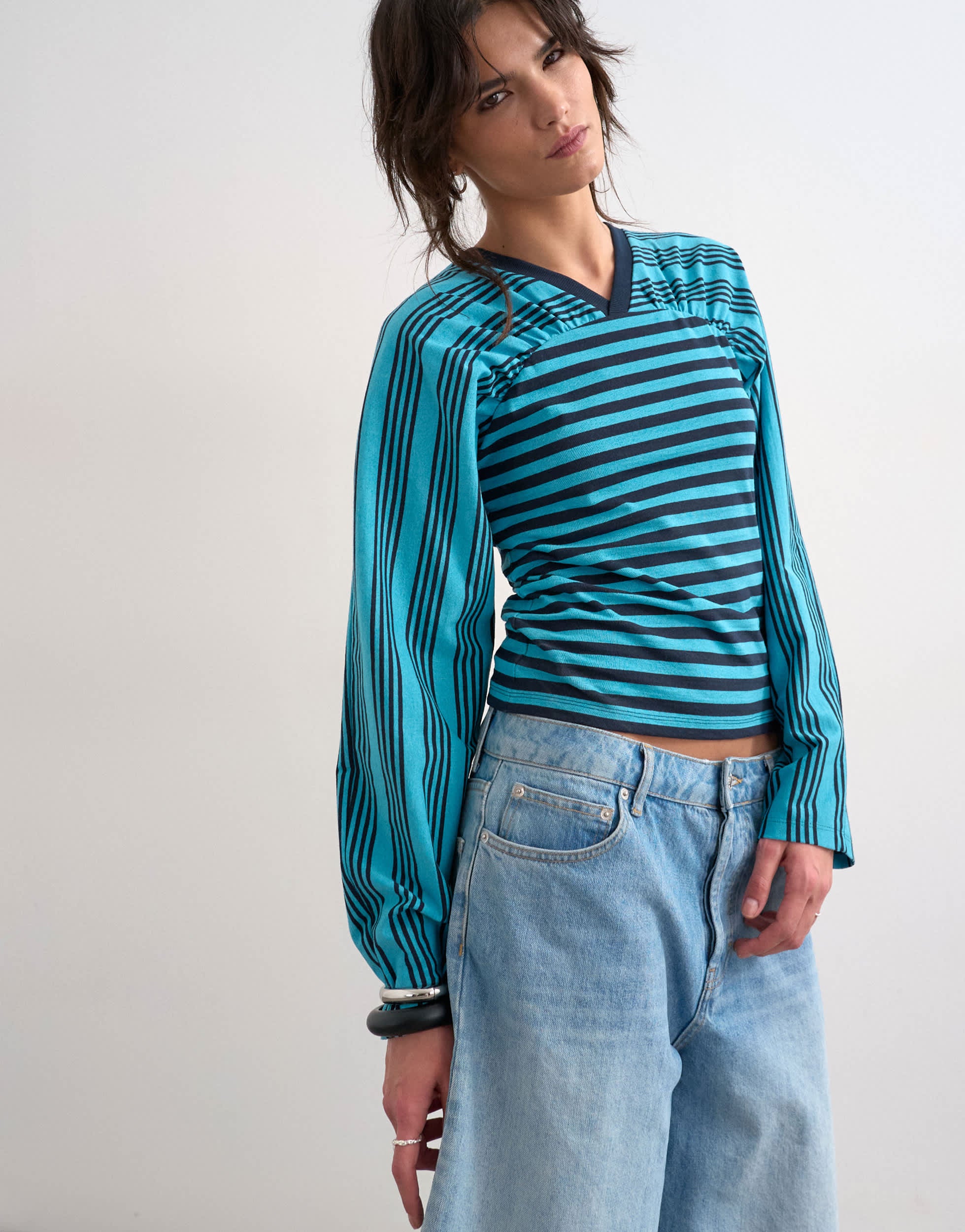 Topshop Langarmshirt mit geraffter Passe und blauen Streifen