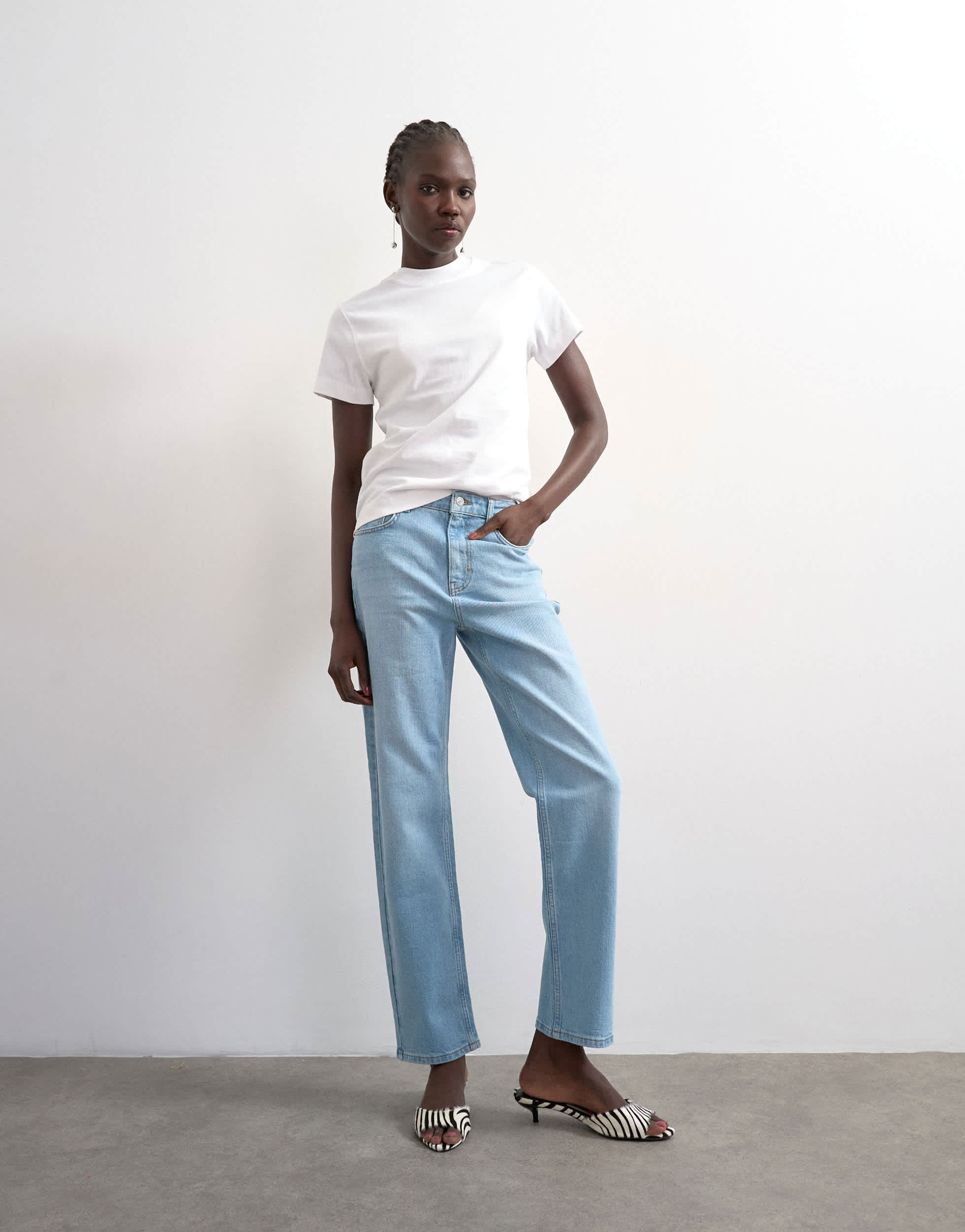 Topshop Orson Mid-Rise Comfort Straight Jeans in Hellblau