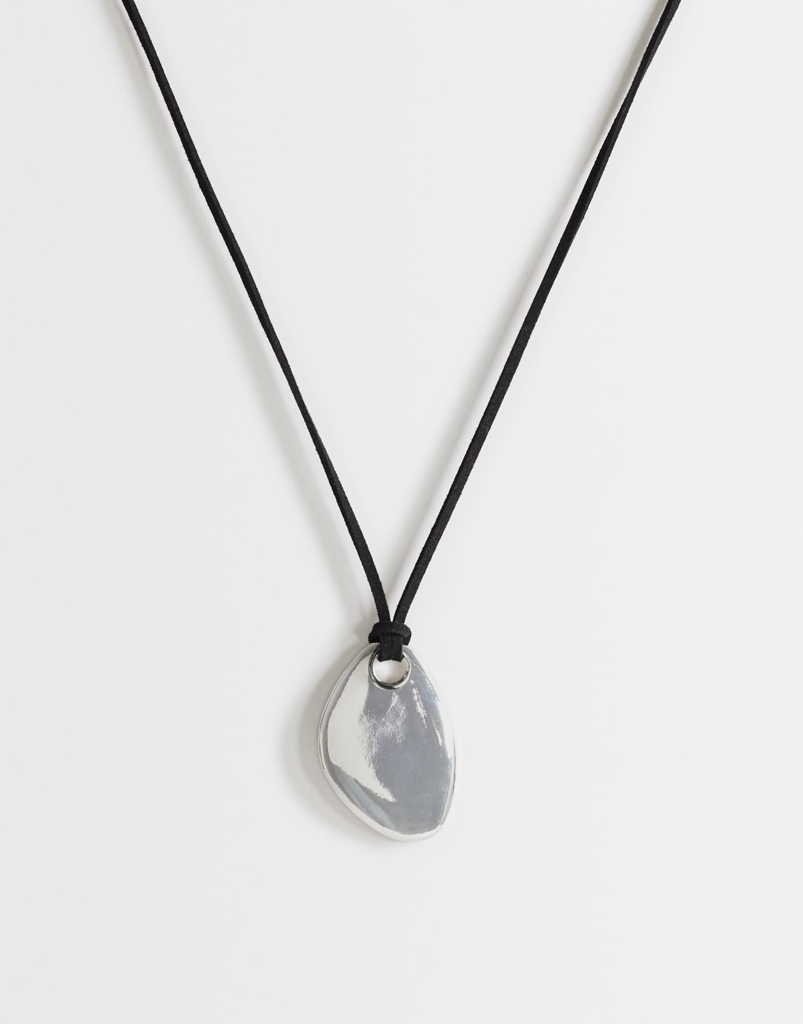 Topshop Leila Kordelkette mit Anhänger in Silber und Schwarz