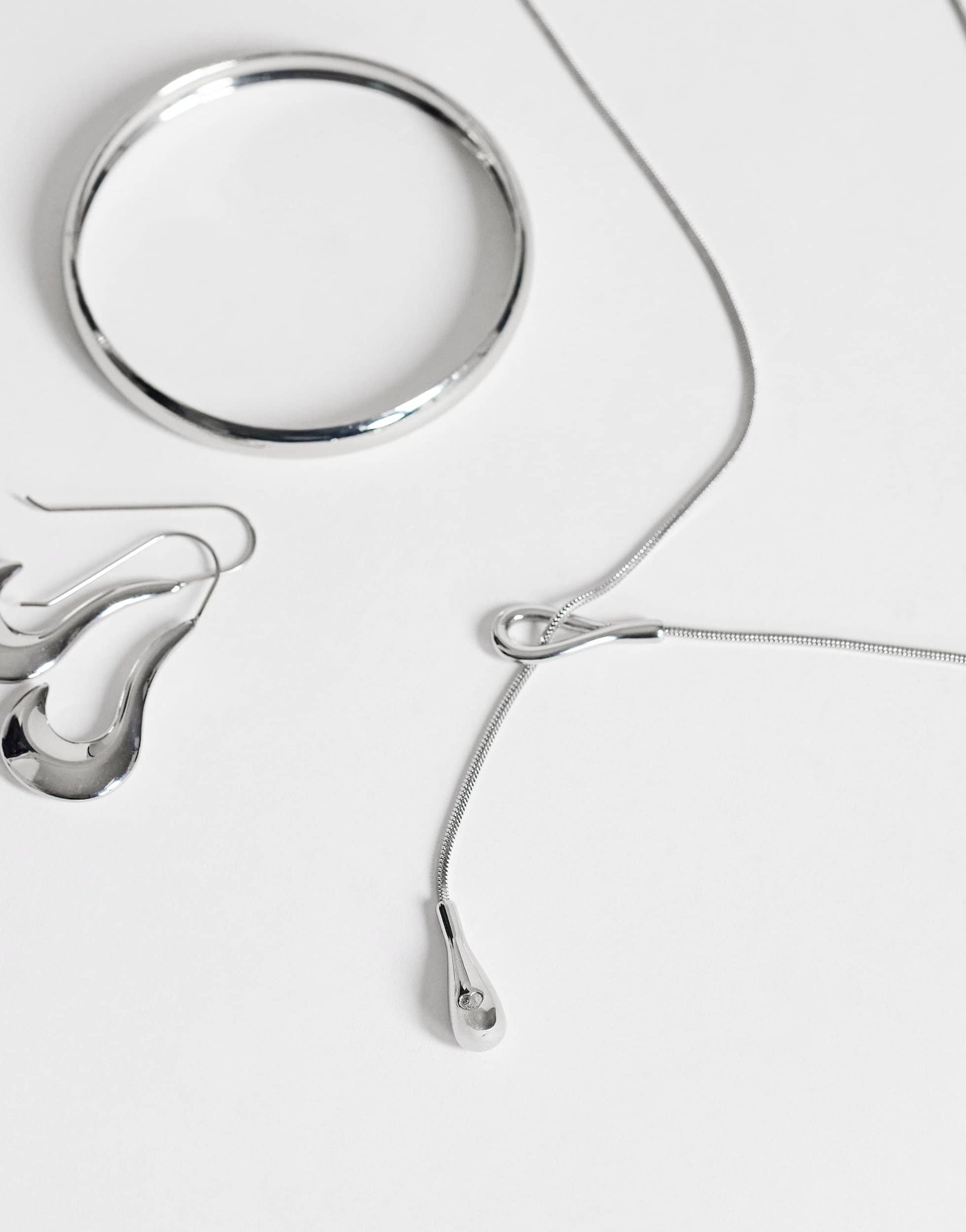 Topshop Lucas waterproof teardrop lariat necklace in stainless silver