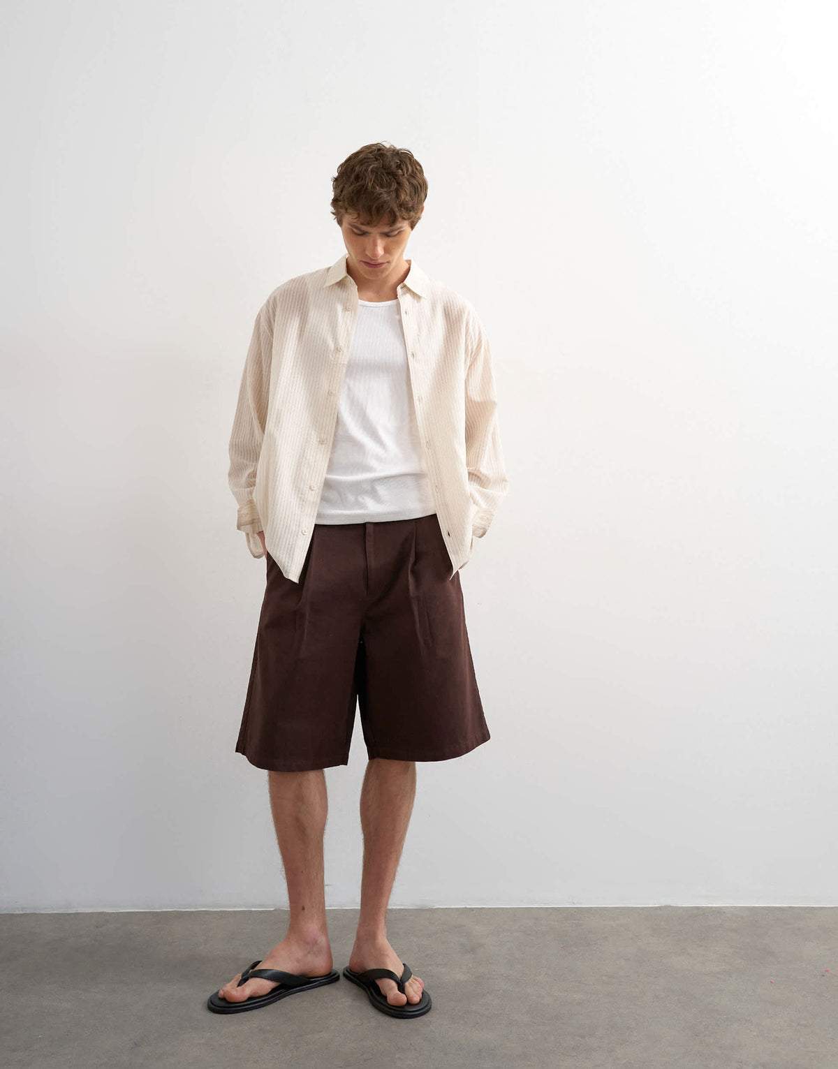 Topman wide leg twill bermuda short with pleats in brown