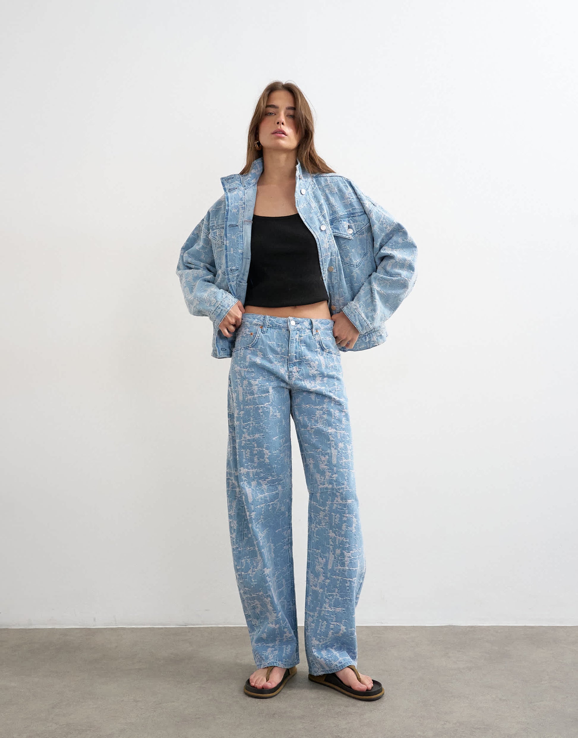Topshop Barrel mid rise jean ultra-distressed bleach