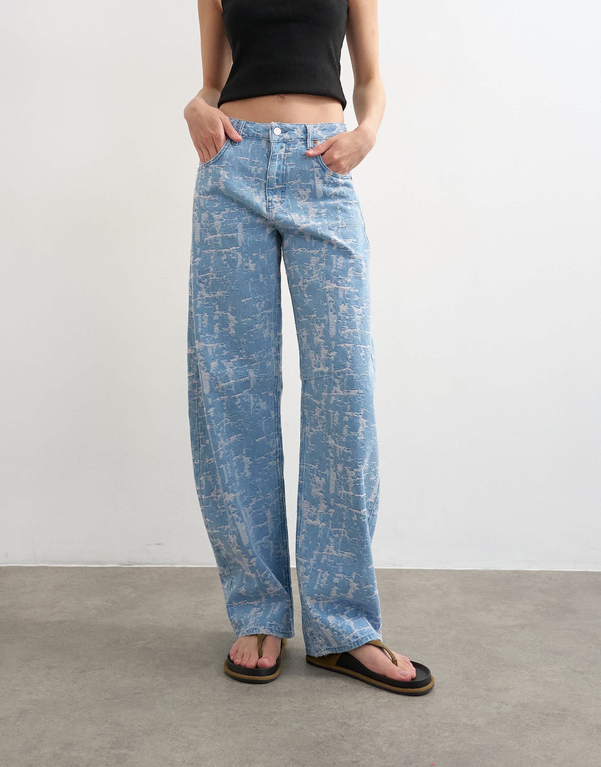 Topshop Barrel mid rise jean ultra-distressed bleach