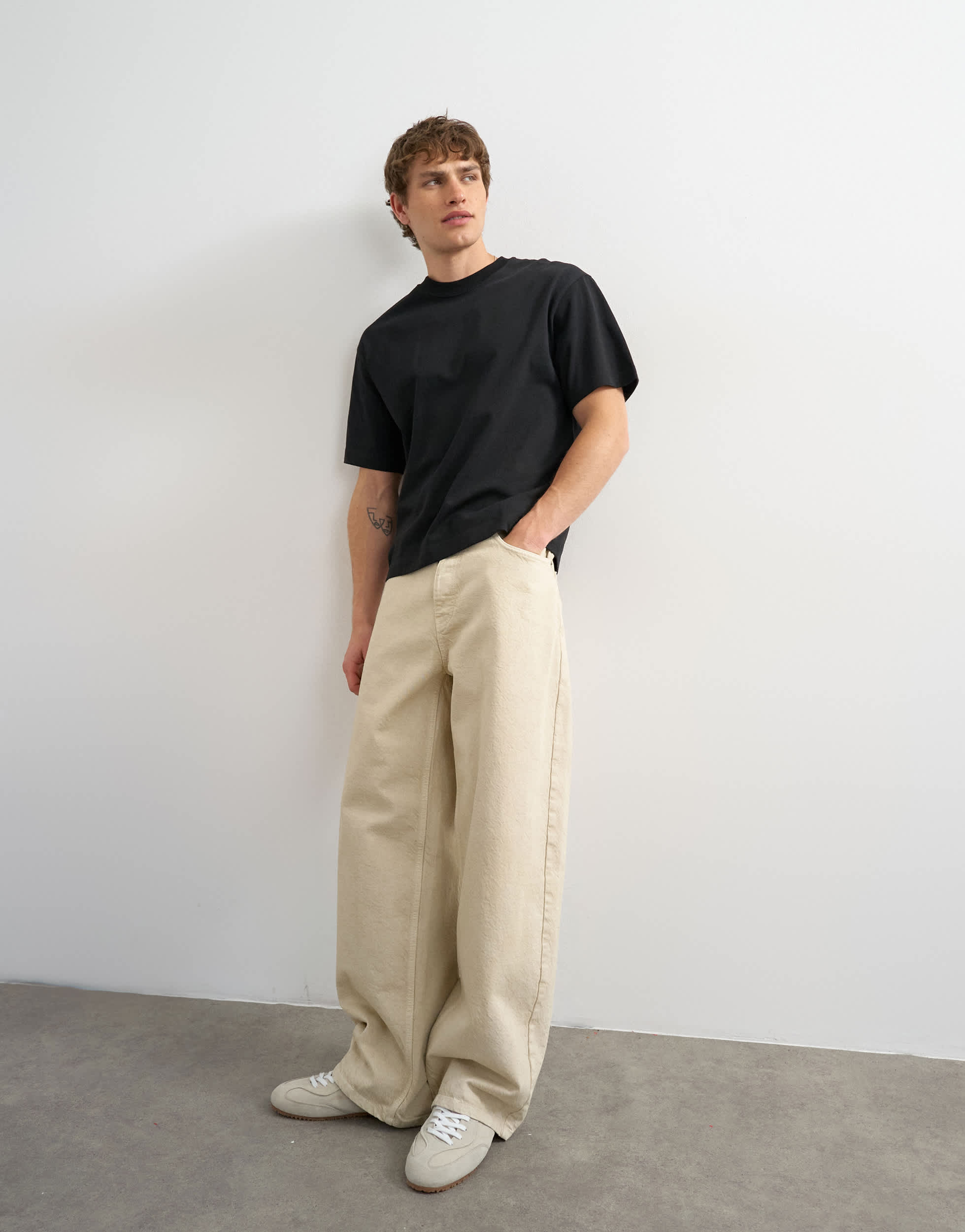 Topman relaxed fit cropped t-shirt in black