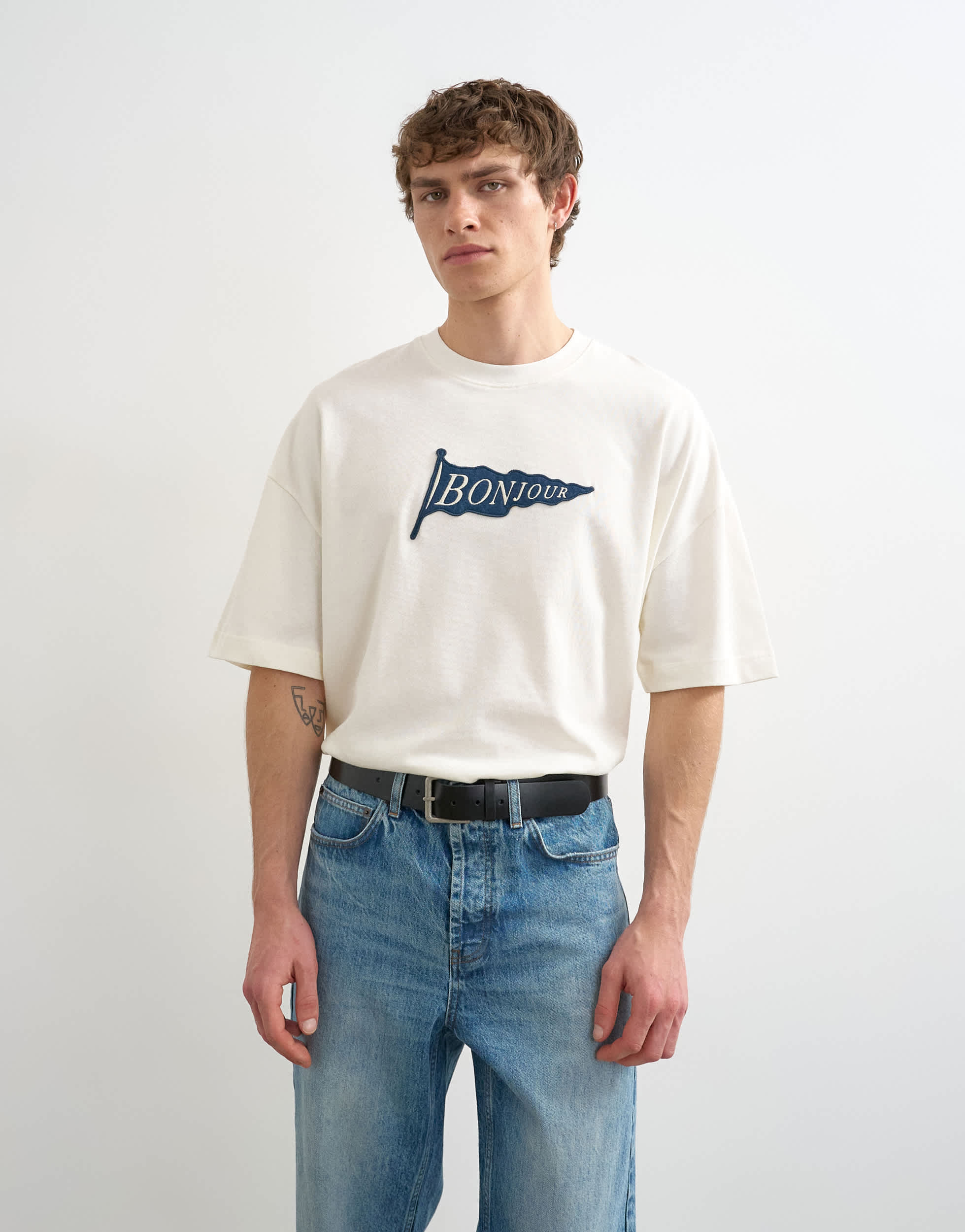 Topman T-Shirt in Ecru mit entspannter Passform und Bonjour-Flaggenaufnäher