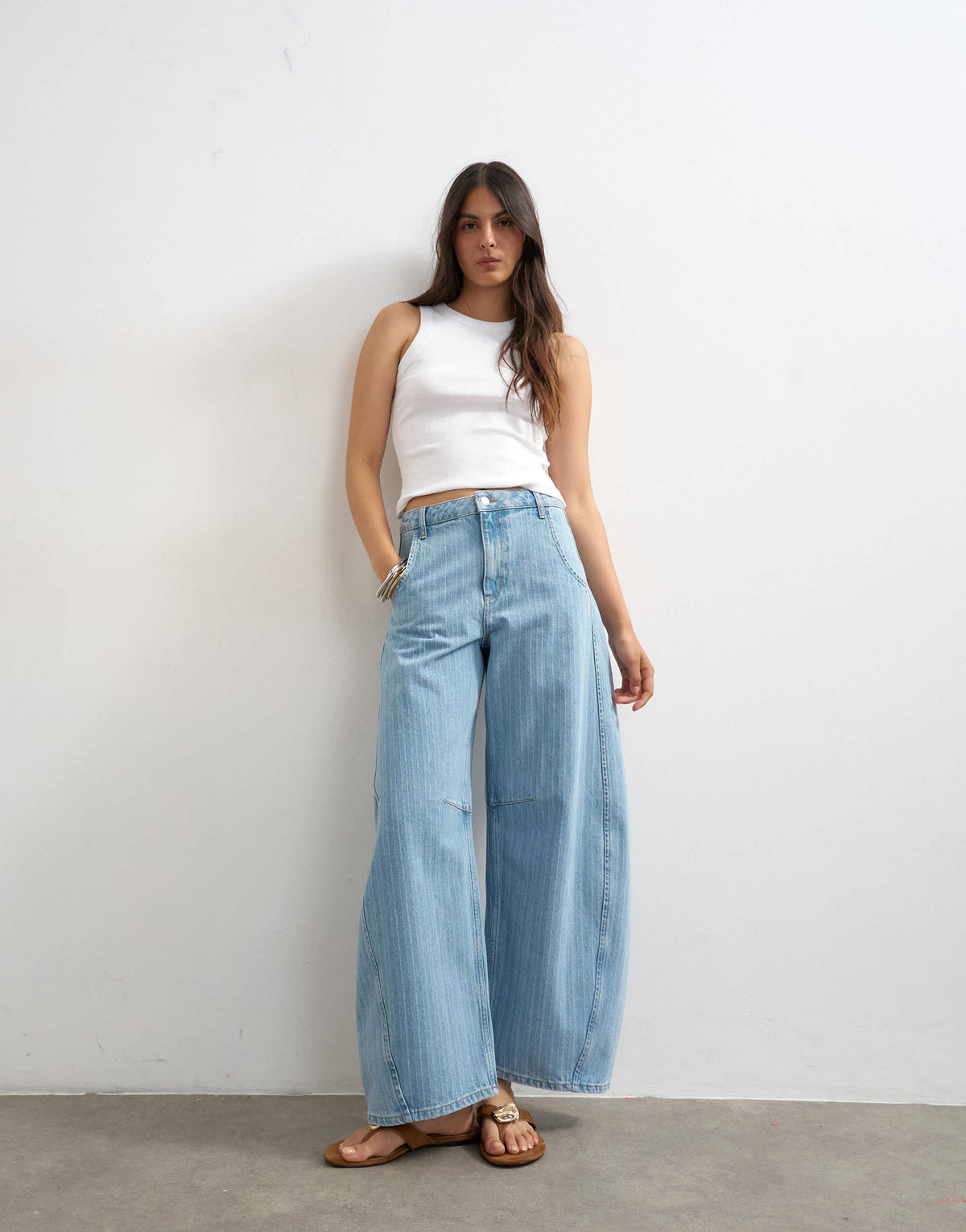 Topshop Horseshoe mid rise barrel jean in bleach stripe