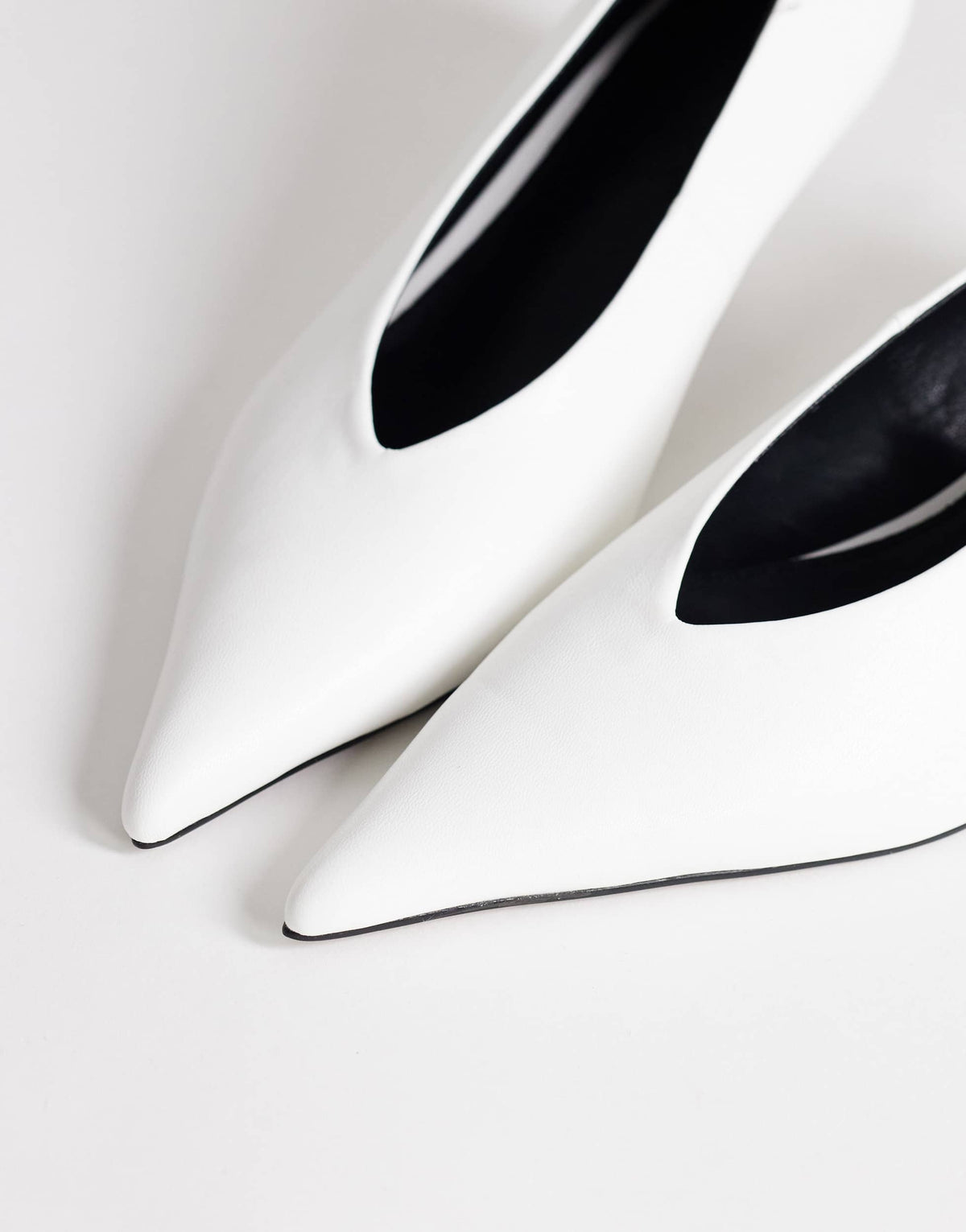 Topshop Avril kitten heel mid court shoe in white