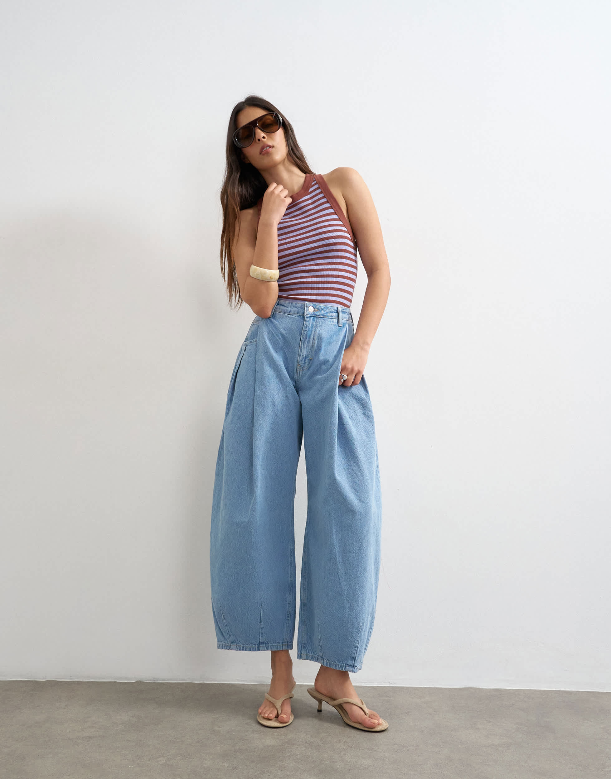 Topshop Cocoon Mid-Rise Barrel Jeans in Bleach