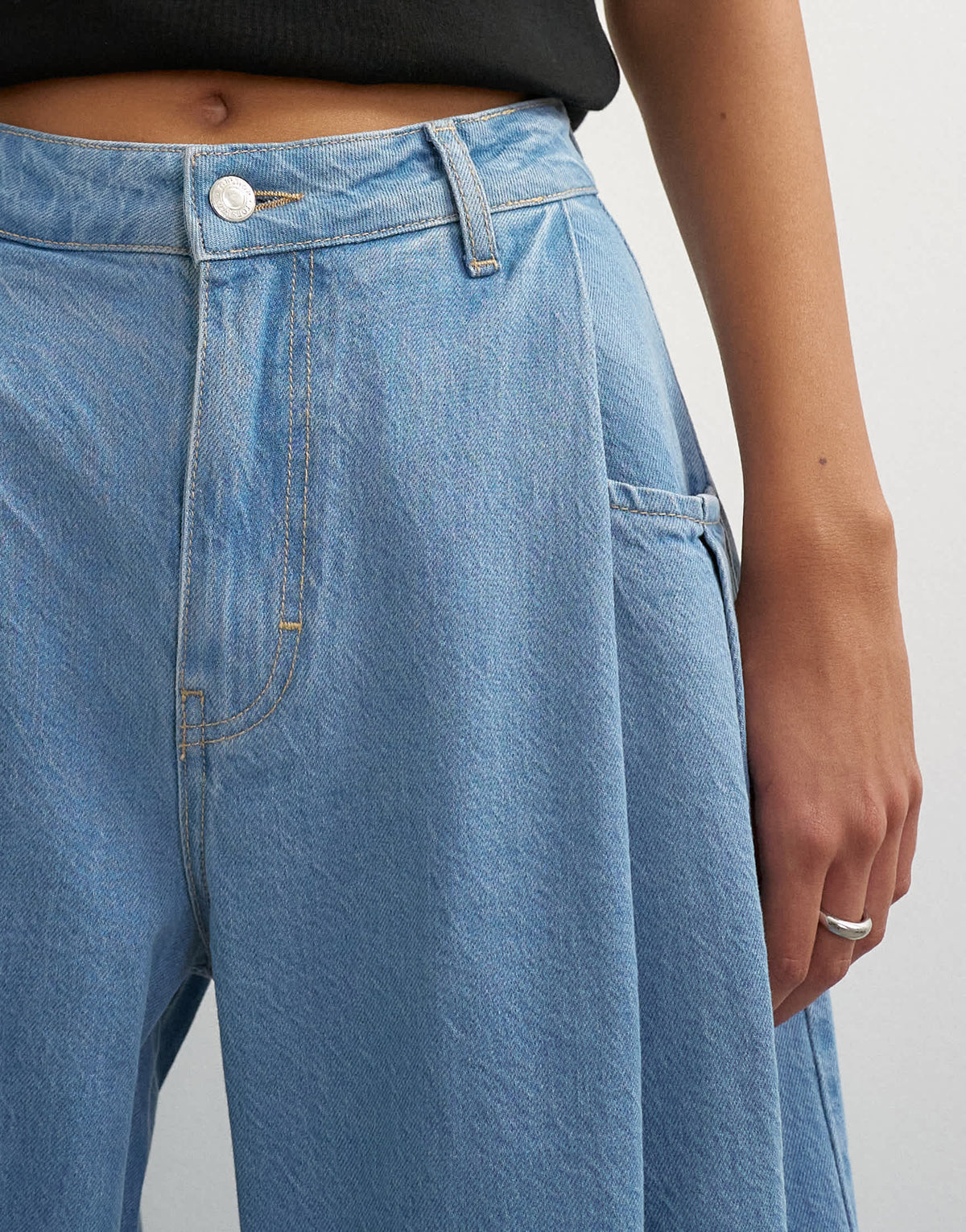 Topshop Cocoon mid rise barrel jean in bleach