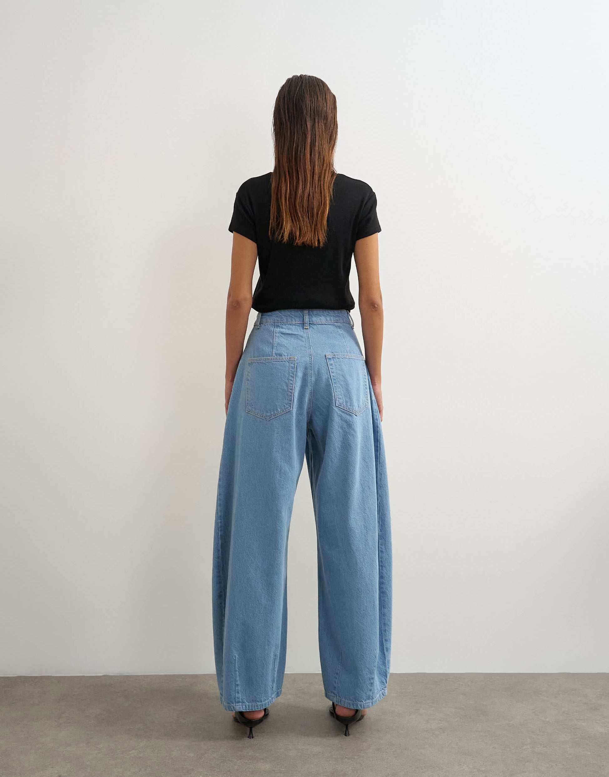 Topshop Cocoon mid rise barrel jean in bleach