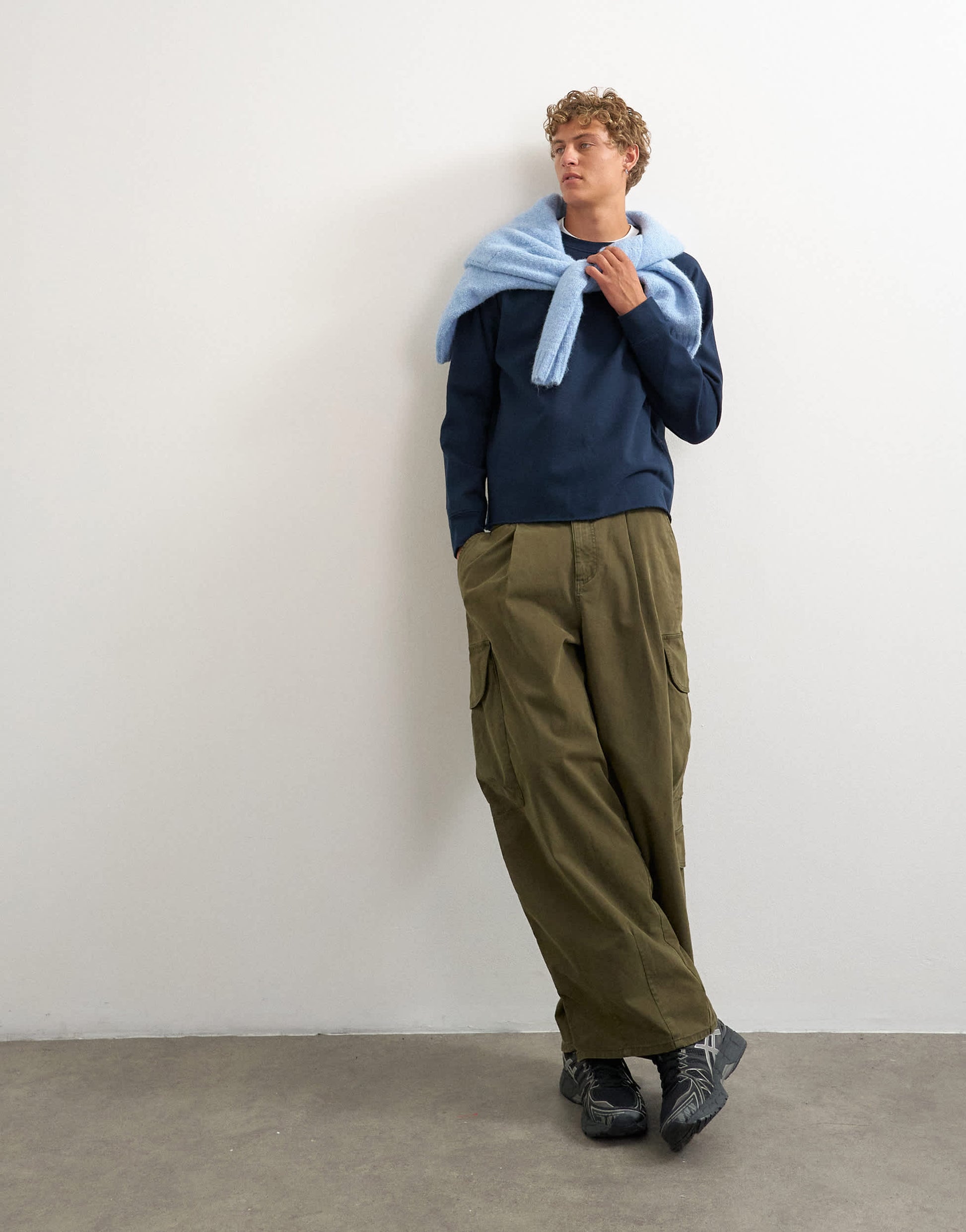 Topman classic fit crop raglan sweatshirt with raw hem in navy