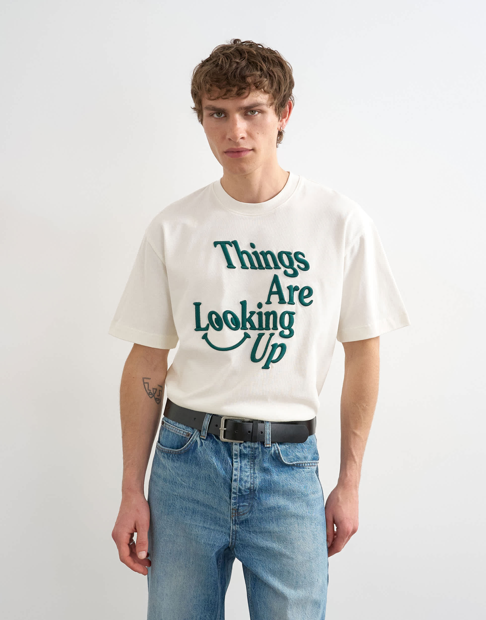 Topman T-Shirt mit entspannter Passform und „Things are looking up“-Stickerei in Ecru