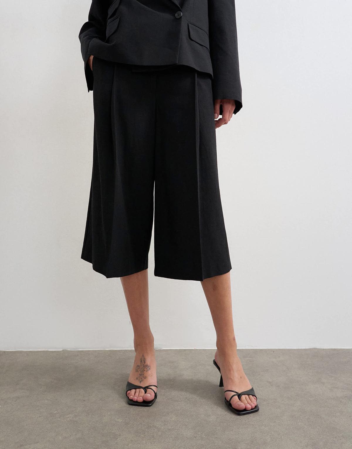 Topshop low slung culotte in black