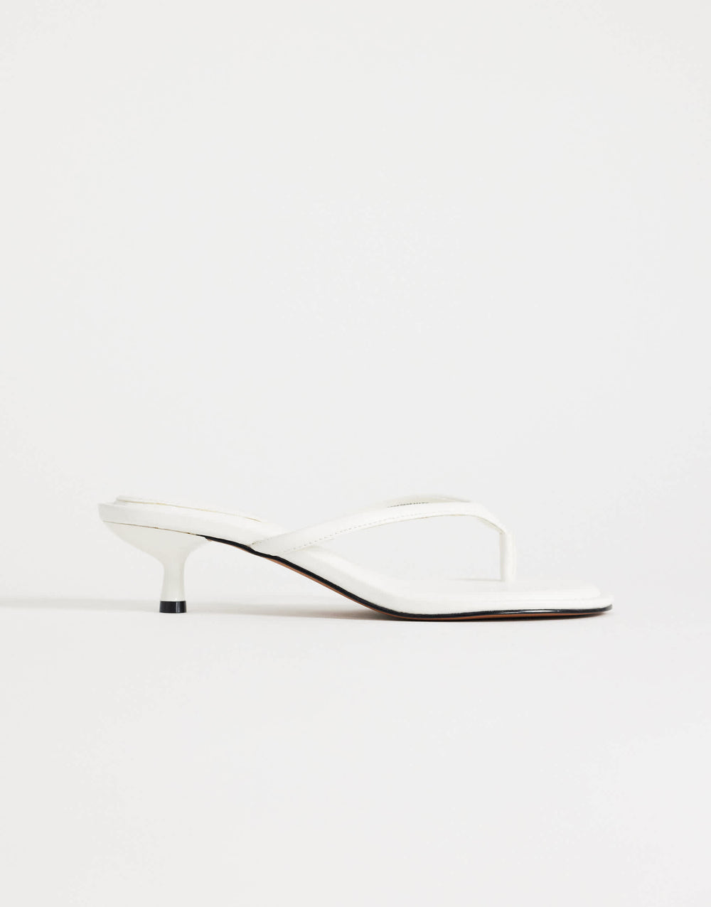 Topshop Axel Zehensteg-Sandalette in Weiß