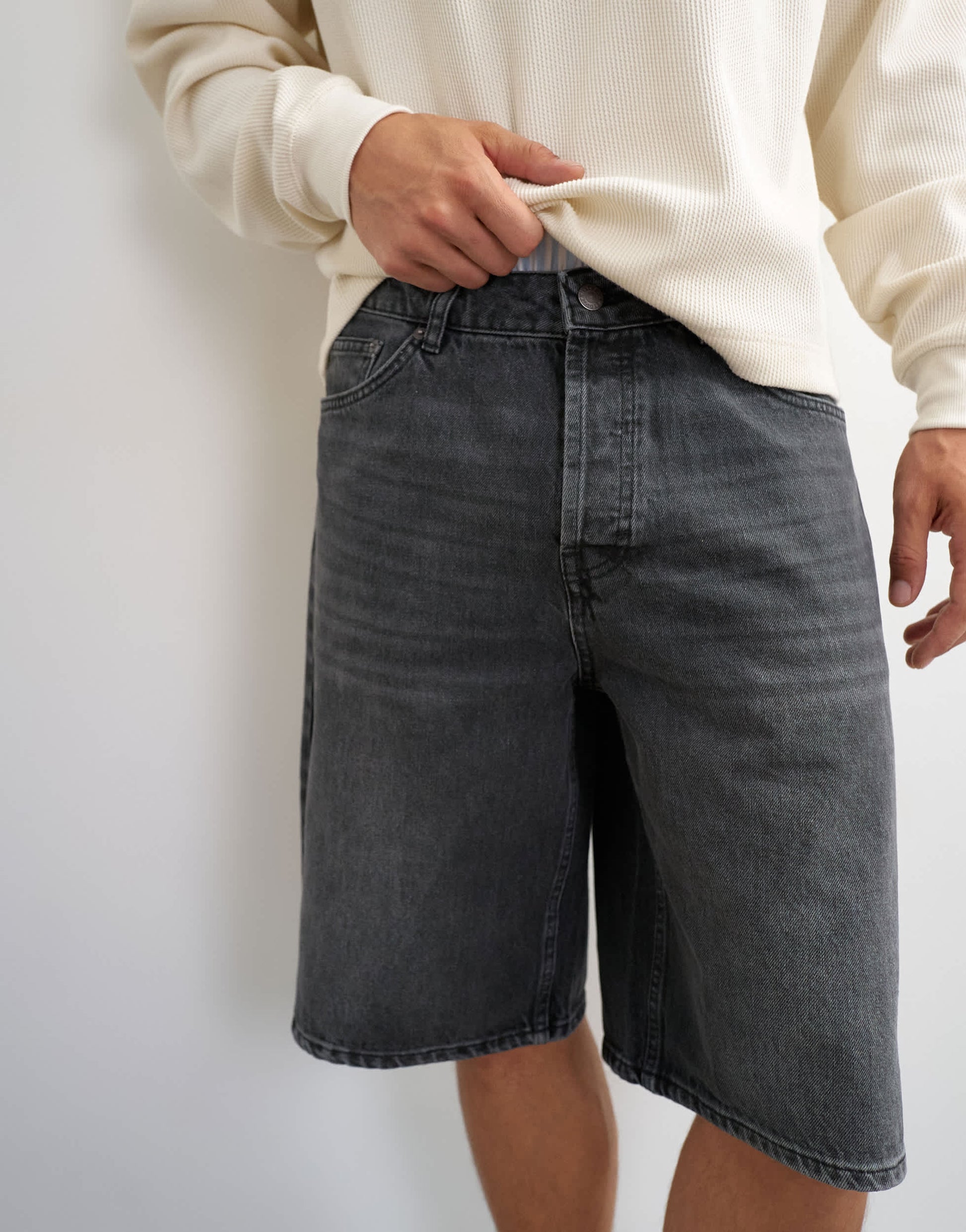 Topman rigid baggy denim short in washed black