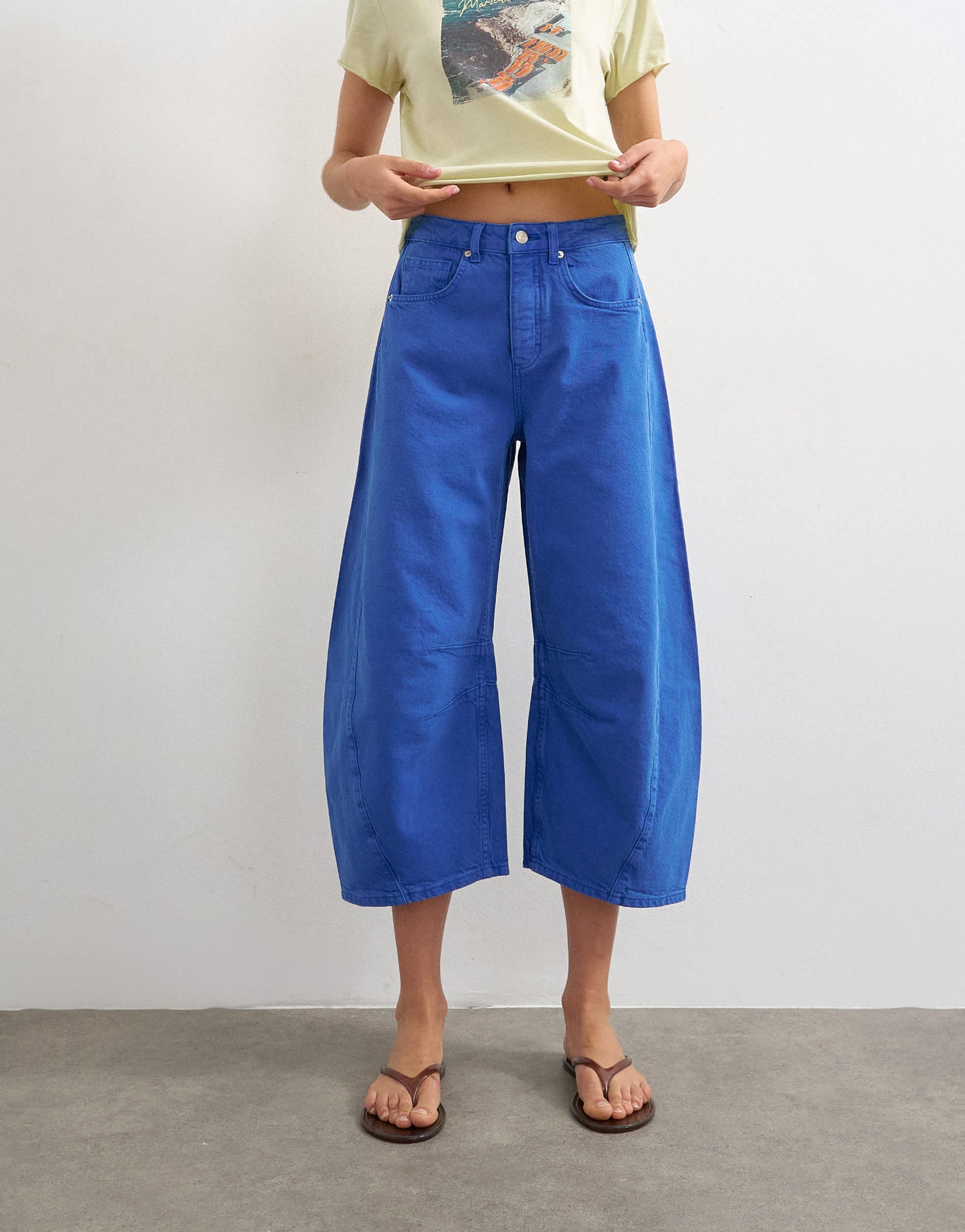 Topshop mid rise crop barrel jean in cobalt blue