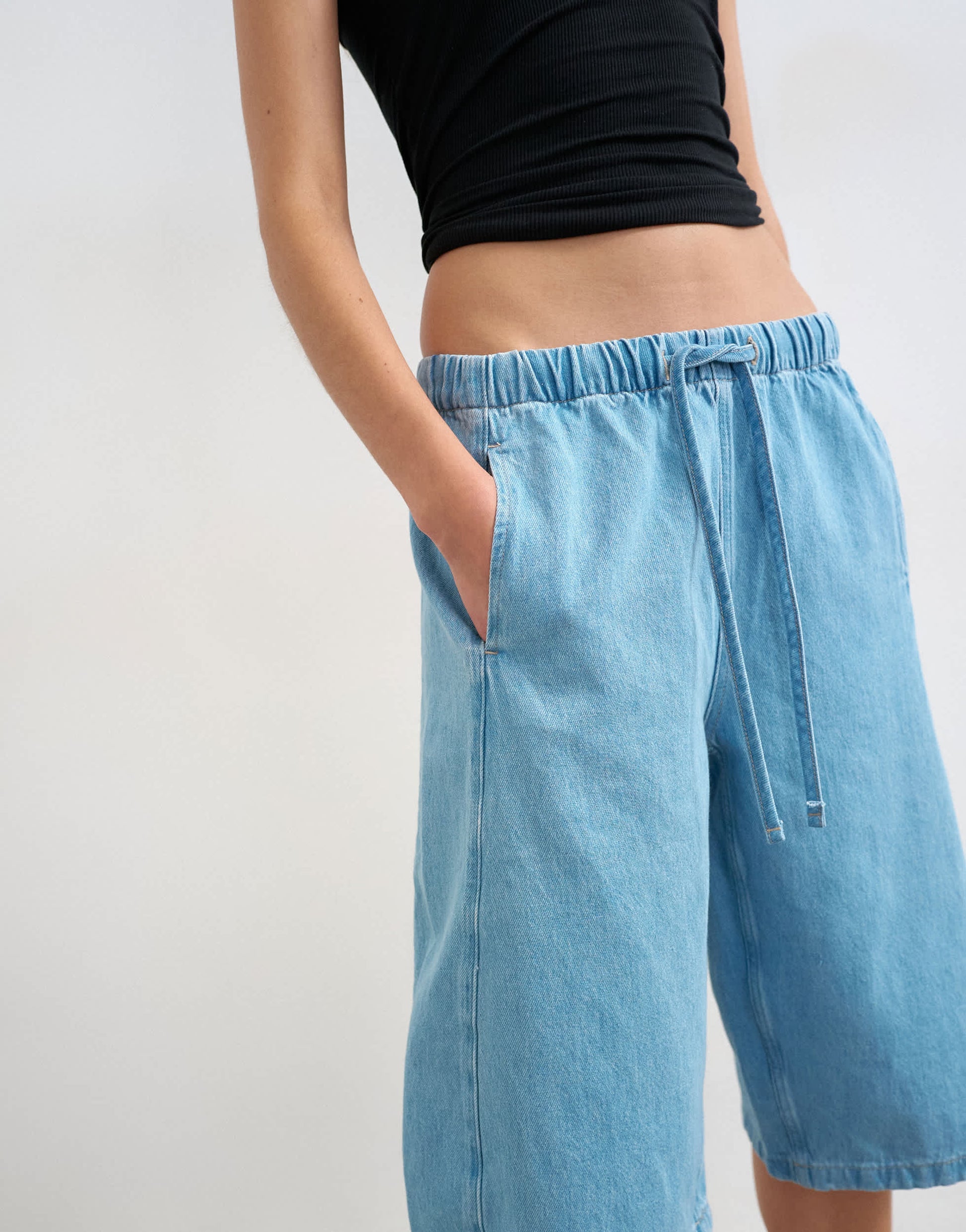 Topshop denim pull on barrel short in bleach