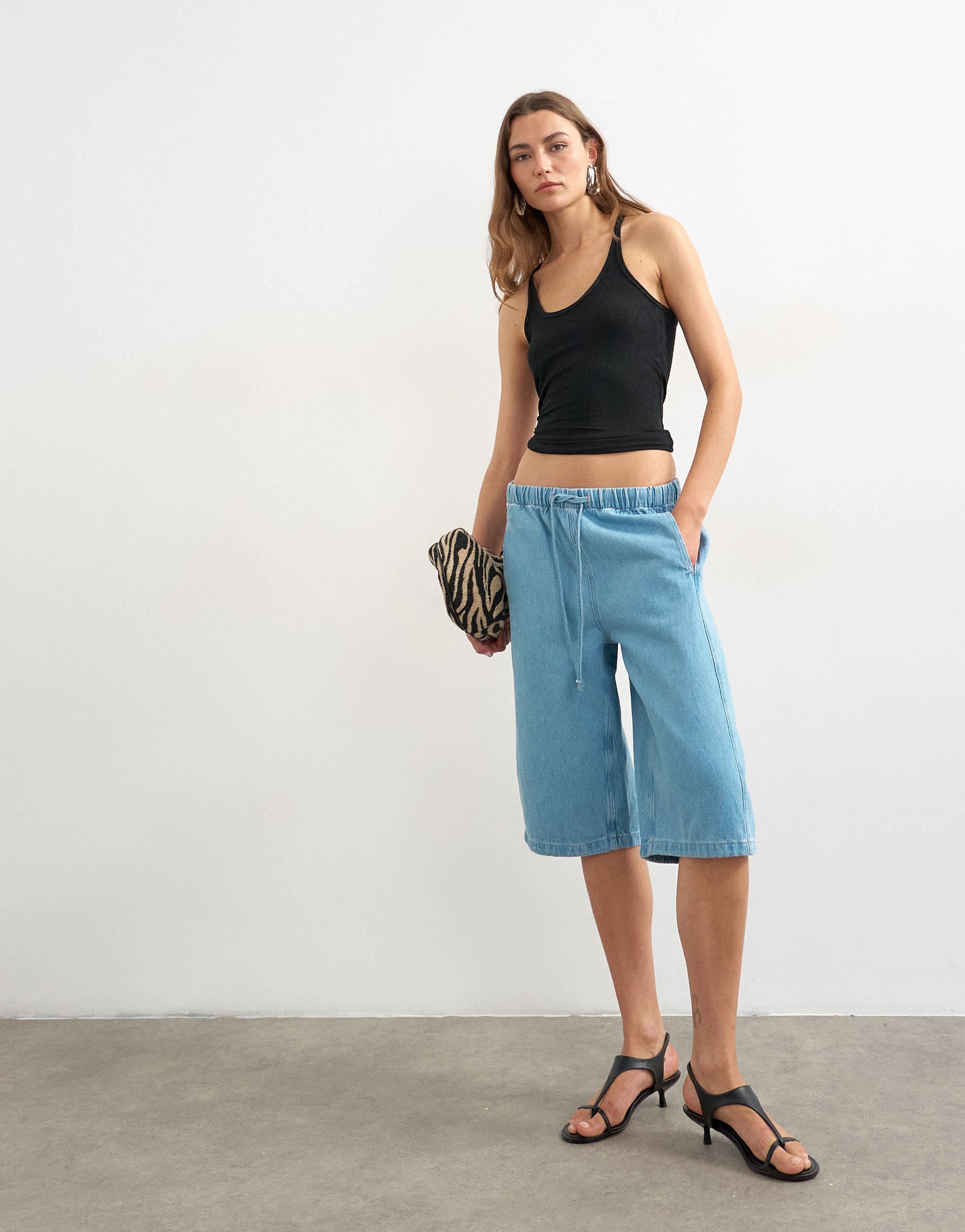 Topshop denim pull on barrel short in bleach