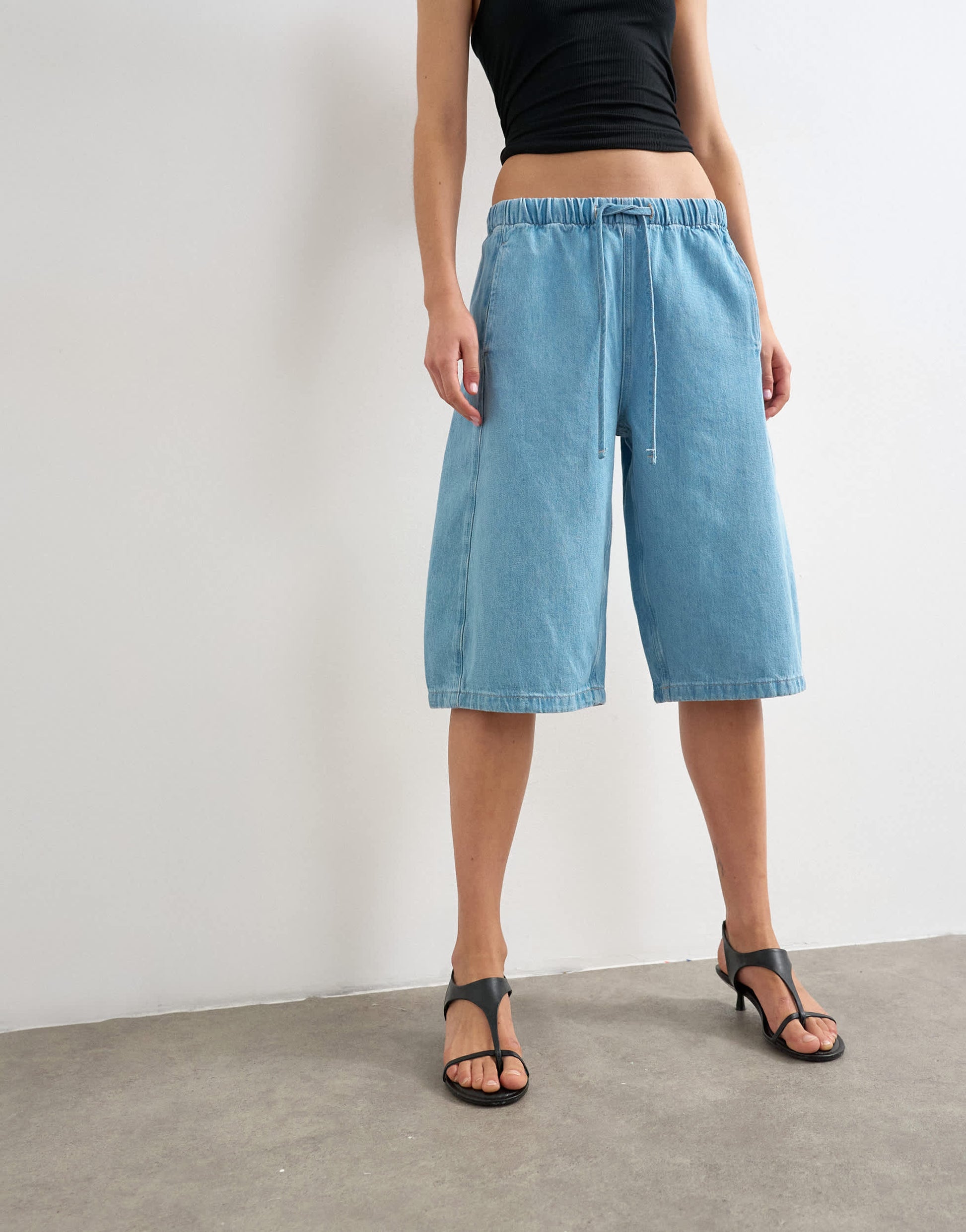 Topshop denim pull on barrel short in bleach
