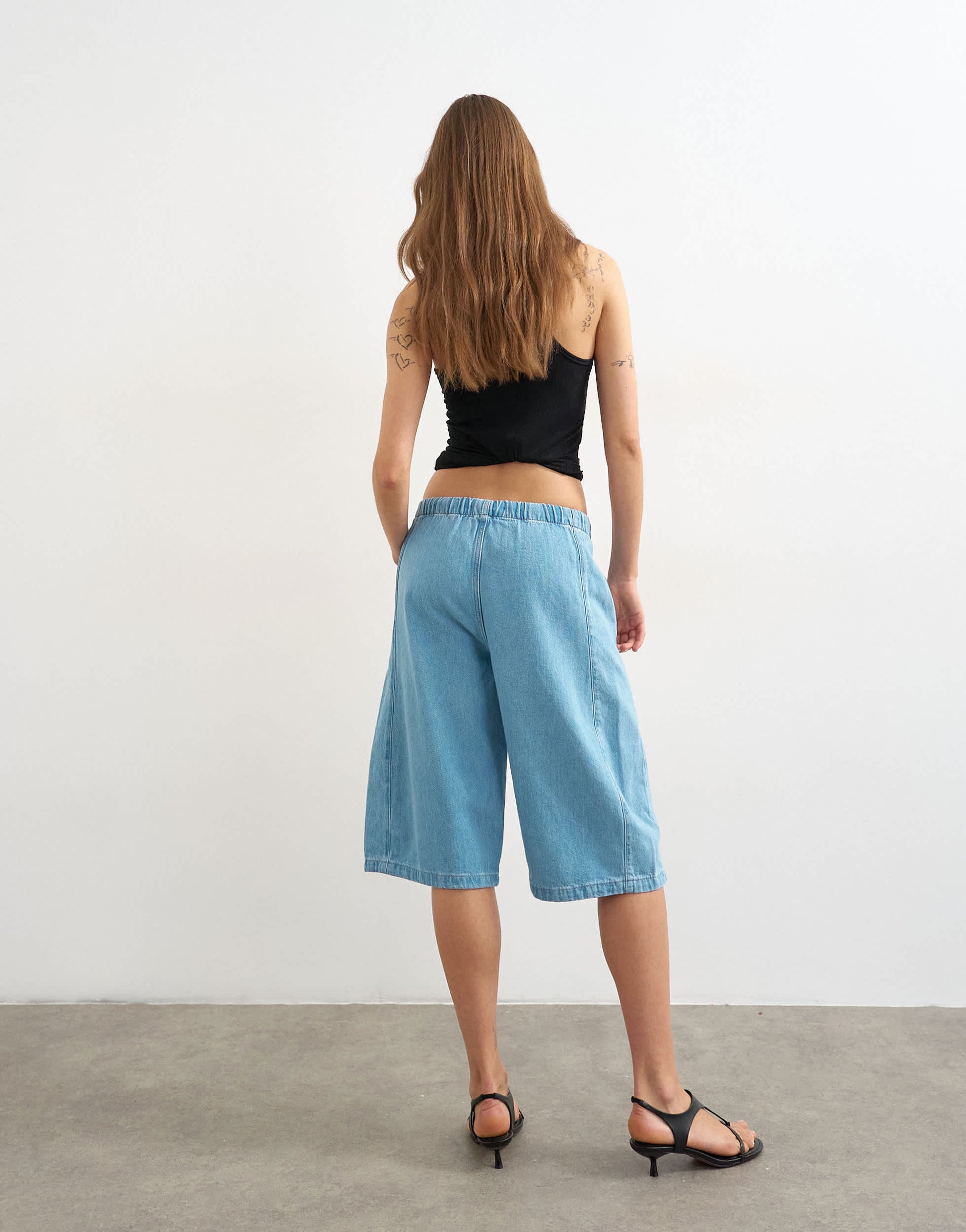 Topshop denim pull on barrel short in bleach