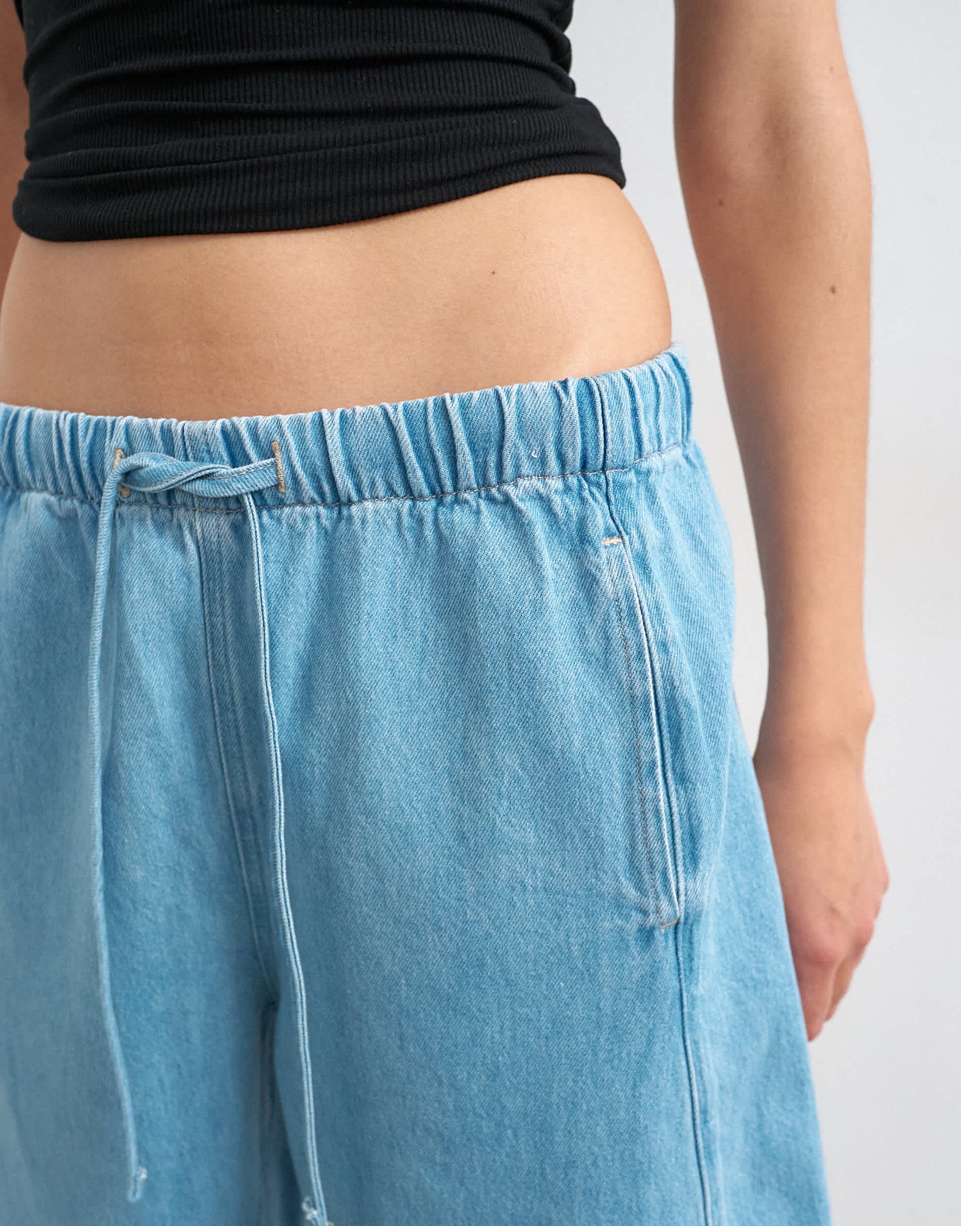 Topshop denim pull on barrel short in bleach