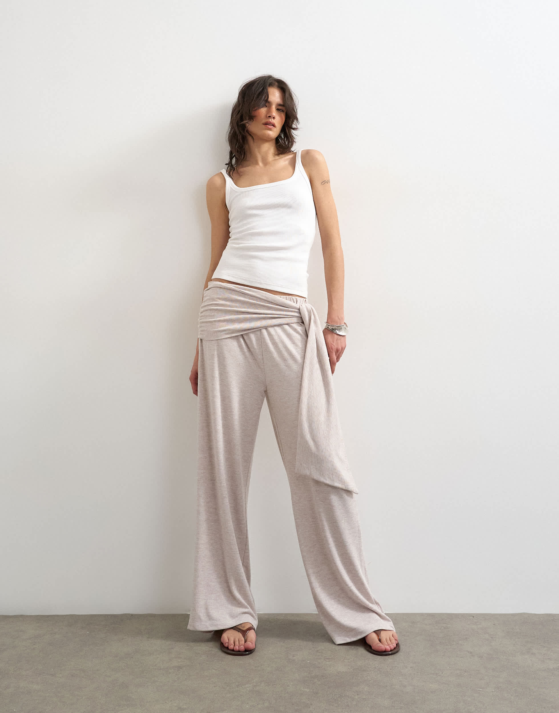 Pantalon souple Topshop avec détail à nouer couleur avoine