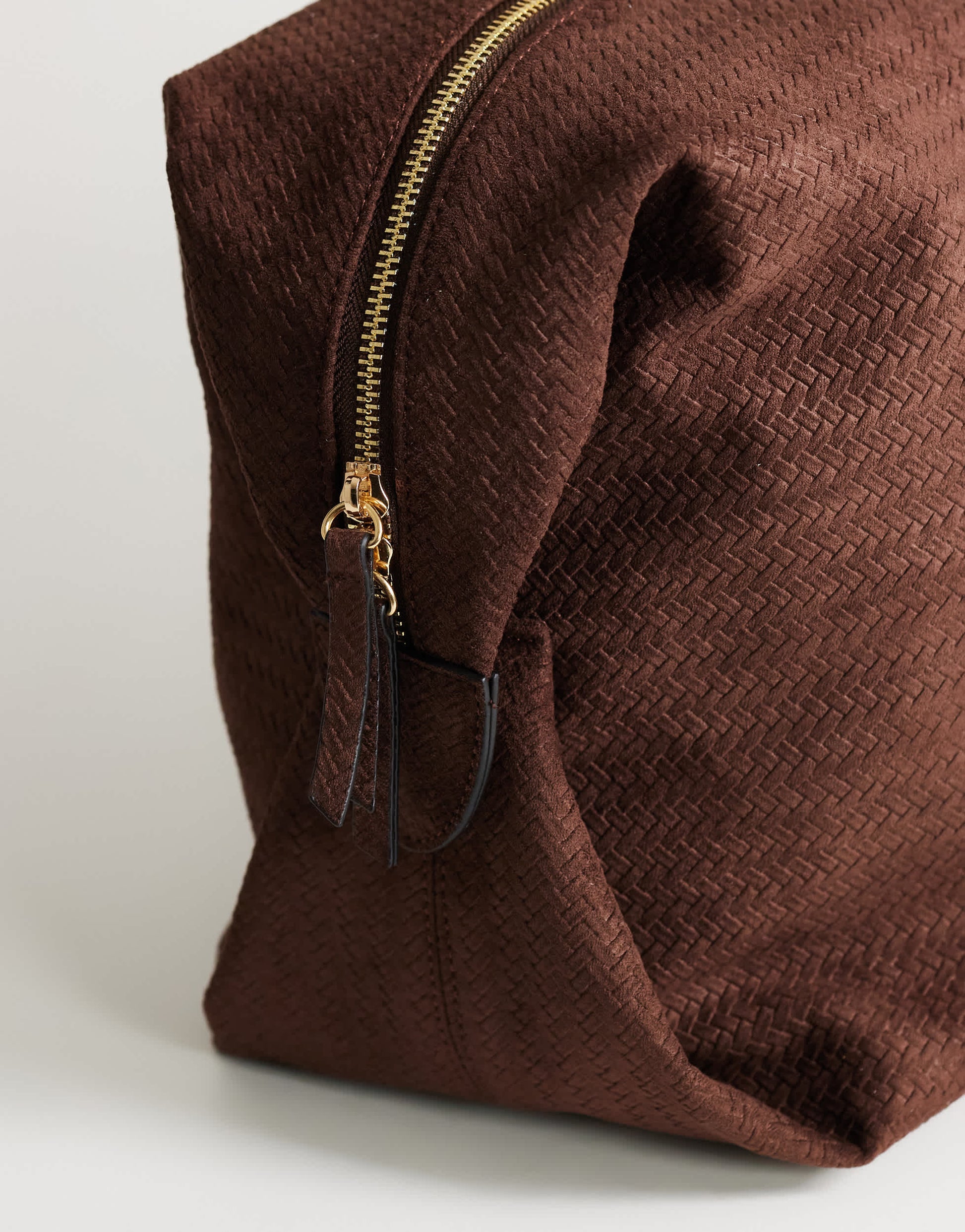 Topshop Tabby suedette weekend bag in chocolate weave
