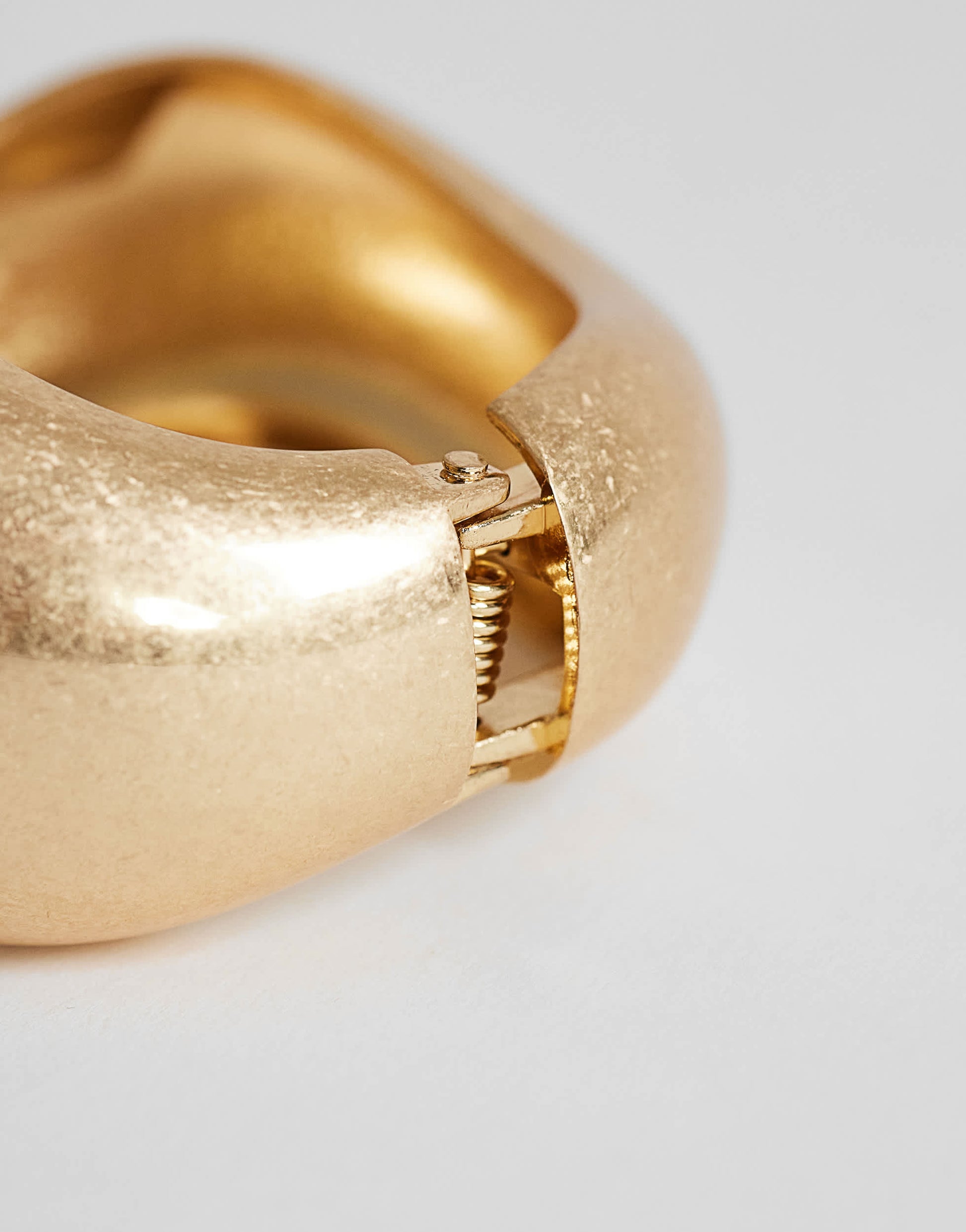 Topshop Flavia chunky bangle in gold