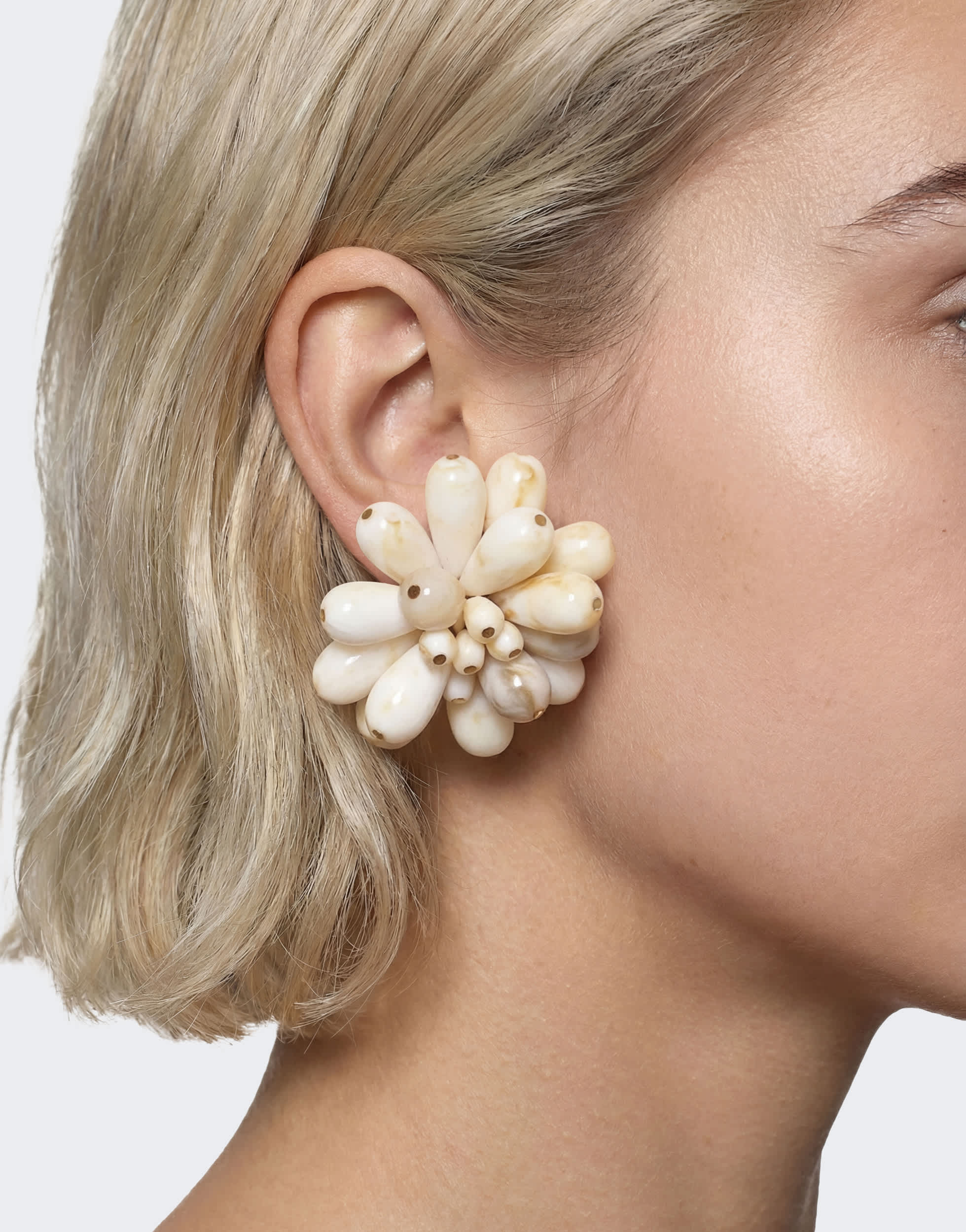 Topshop Dezi Cluster-Ohrring mit Halbedelsteinen in Off-White-Marmoroptik